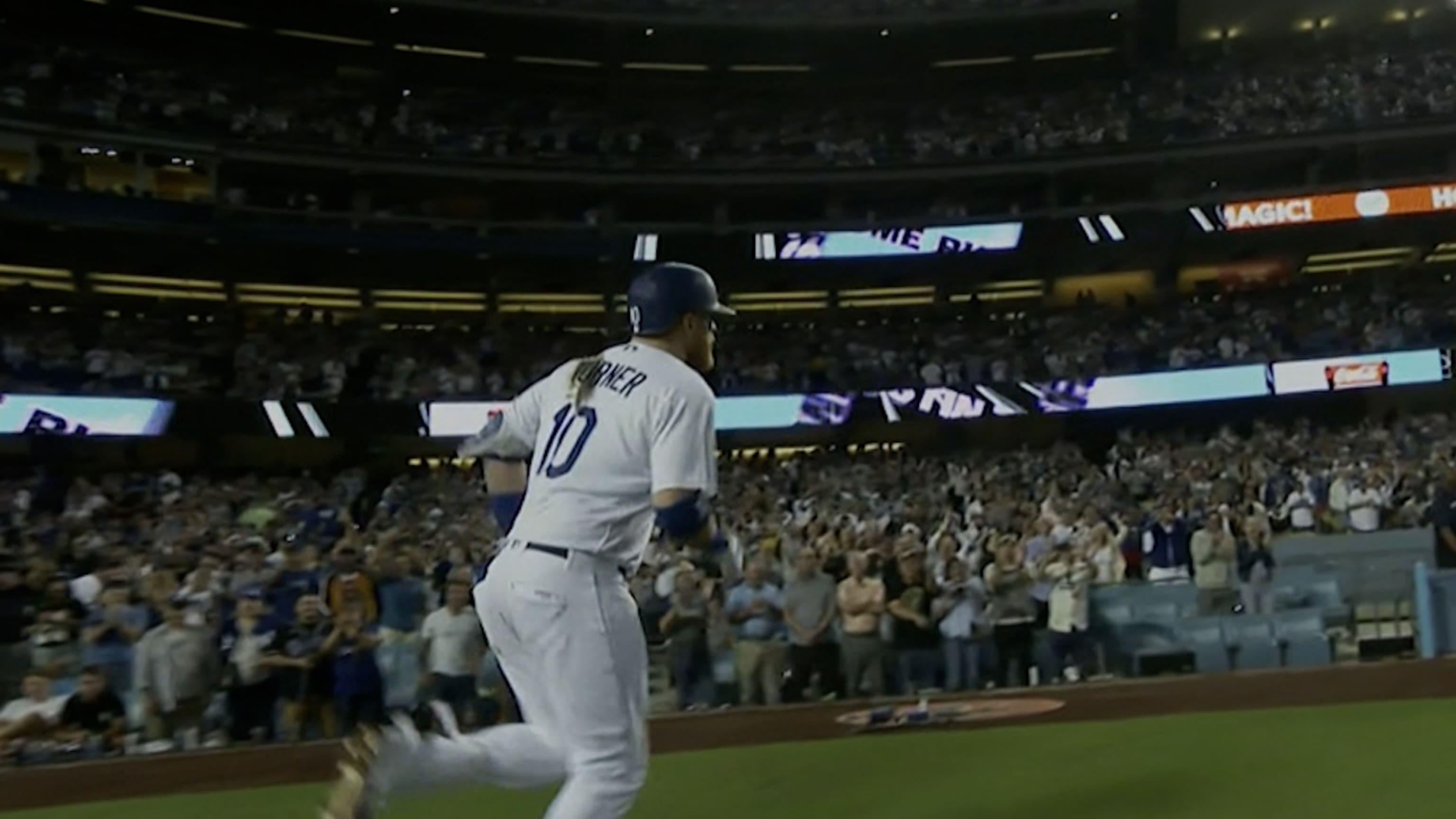 Justin Turner pega dos jonrones 