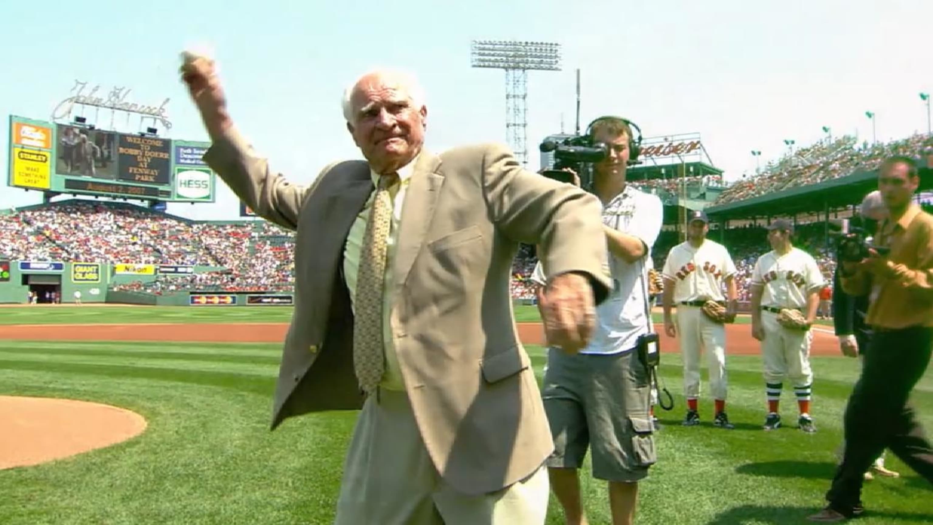 Bobby Doerr, Hall of Famer and Boston Red Sox legend, dies at 99