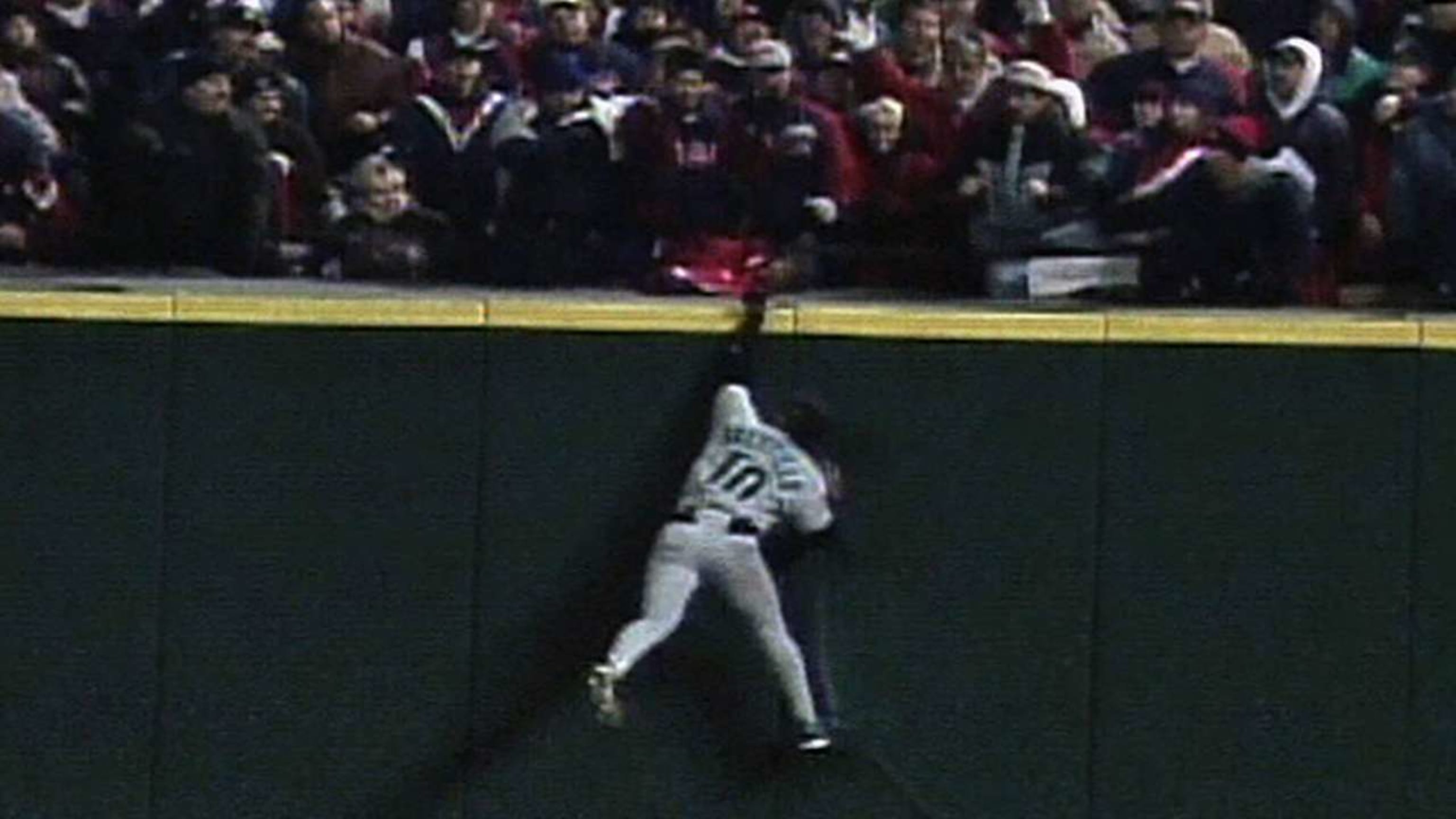 Sheffield robs Thome at the wall
