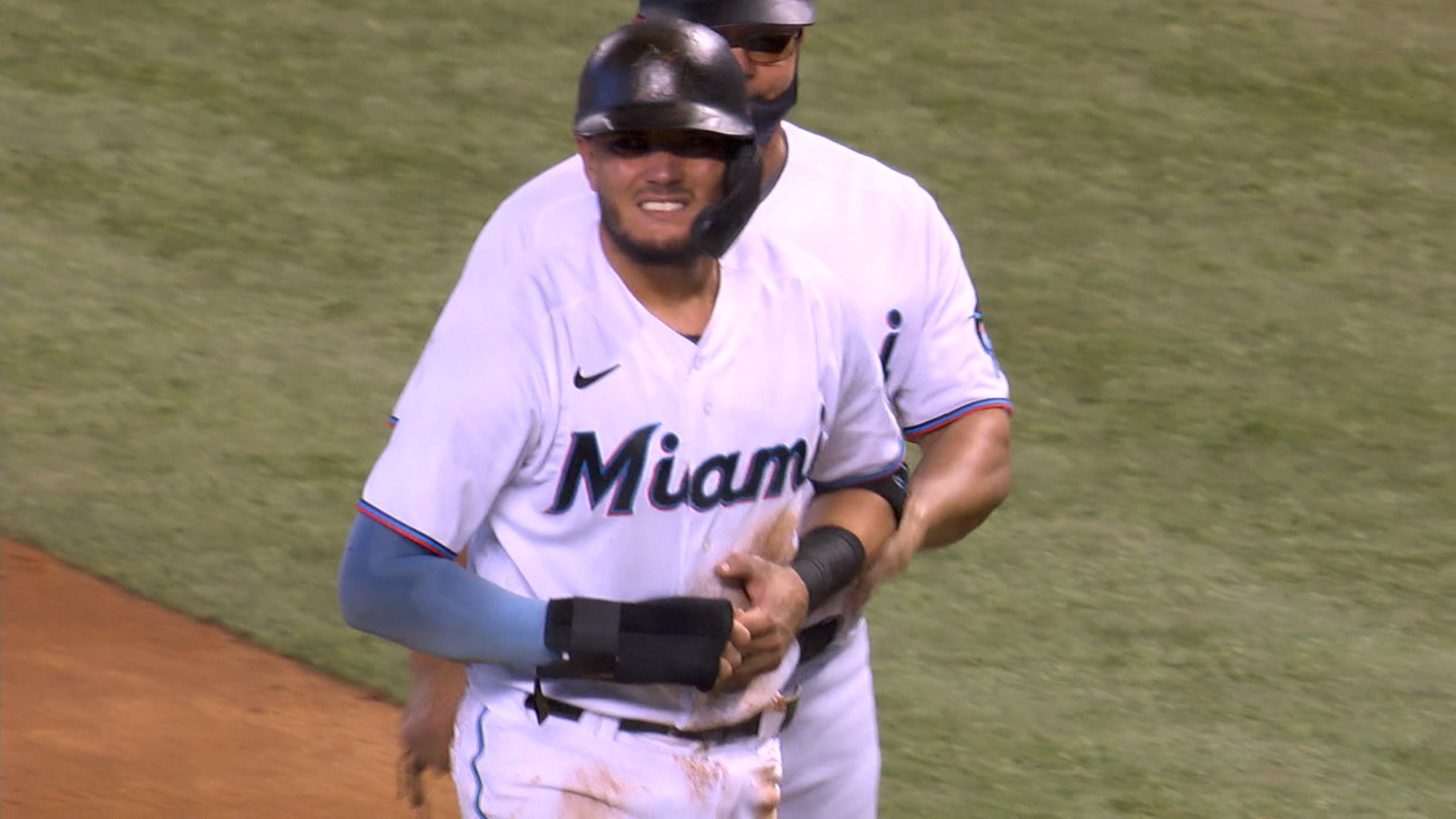 Miguel Rojas sale lesionado