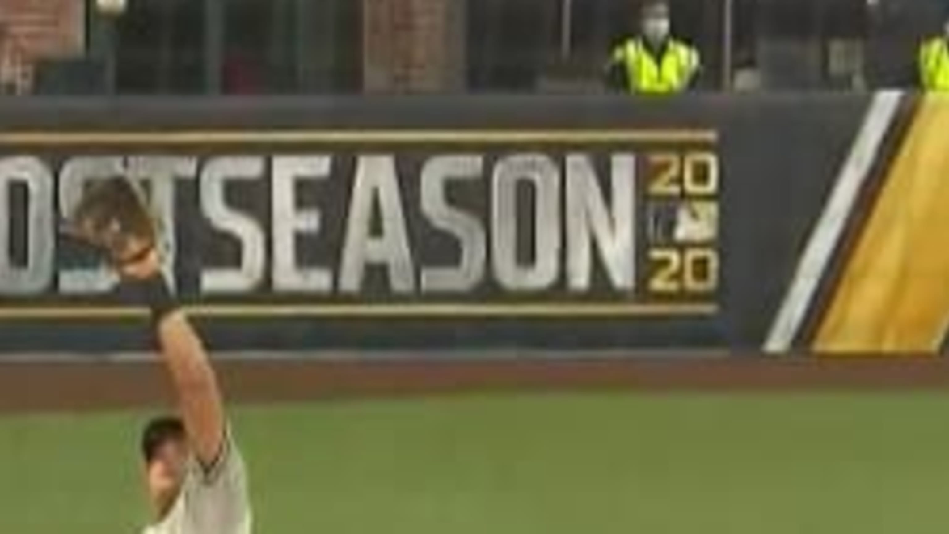 Gio Urshela se luce con el guante