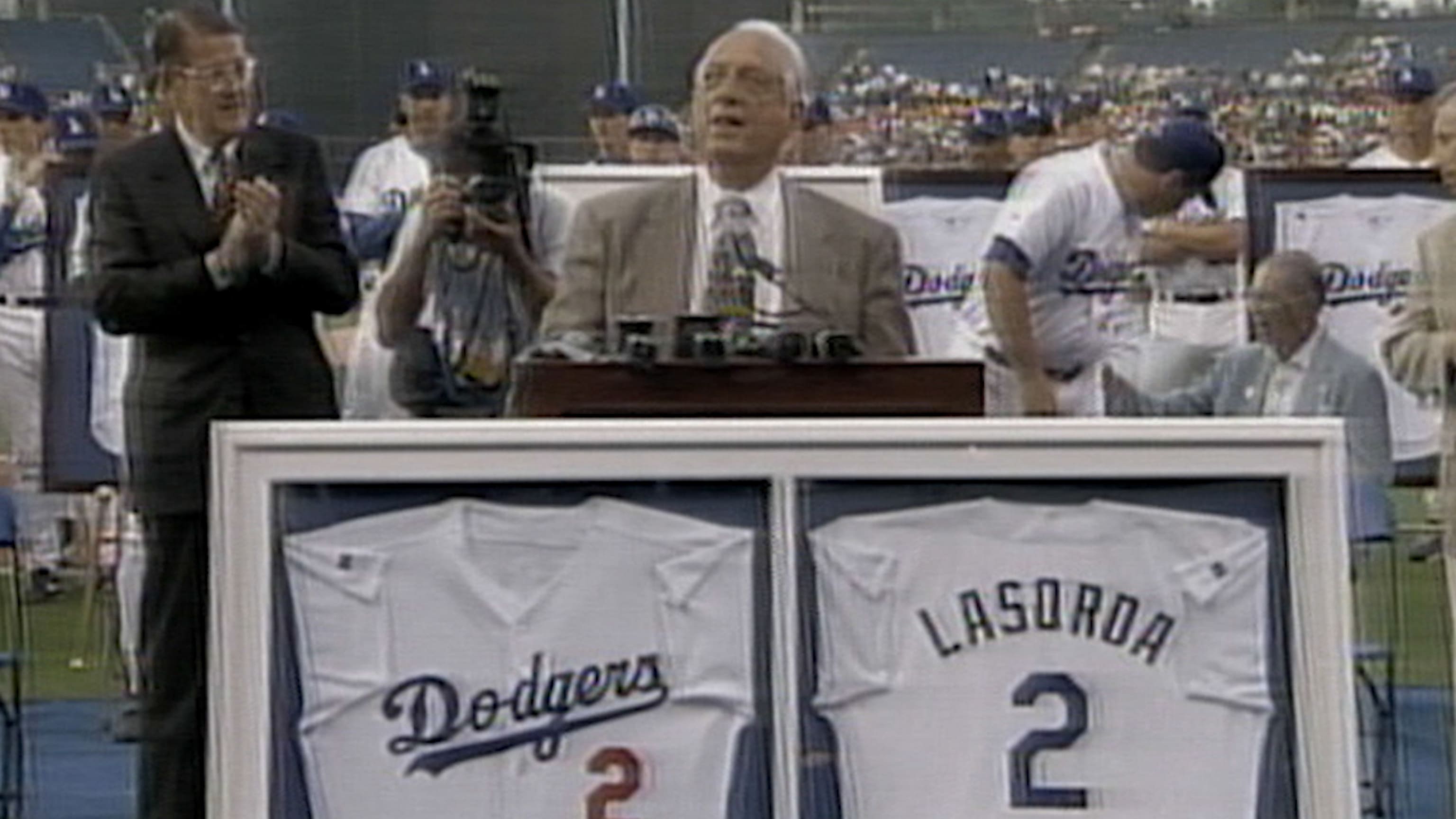 Dodgers retire Lasorda's number
