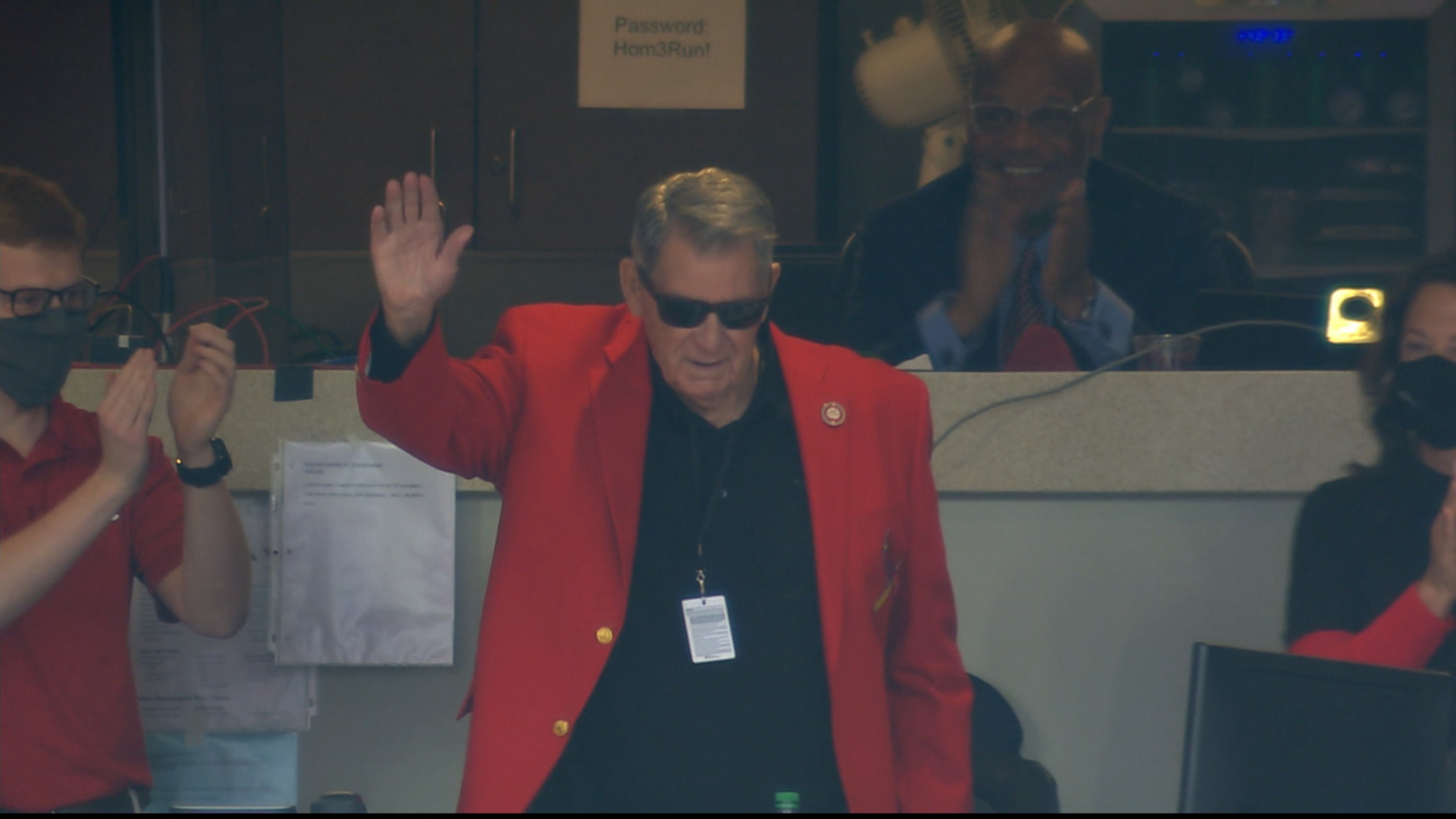 Cardinals Honor Longtime Broadcaster Mike Shannon