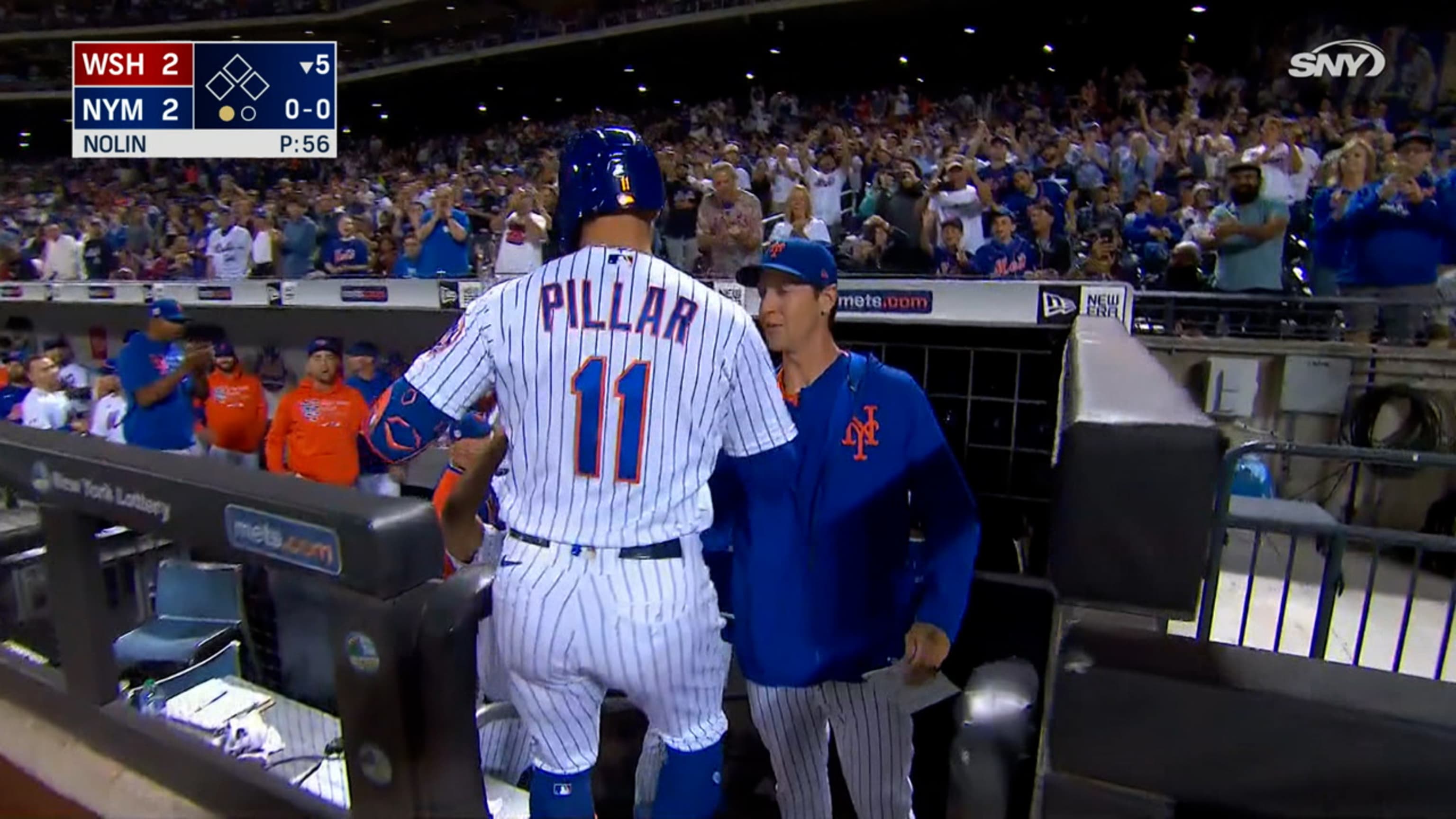 See it: 2 fans run on field during Yankees, Mets game