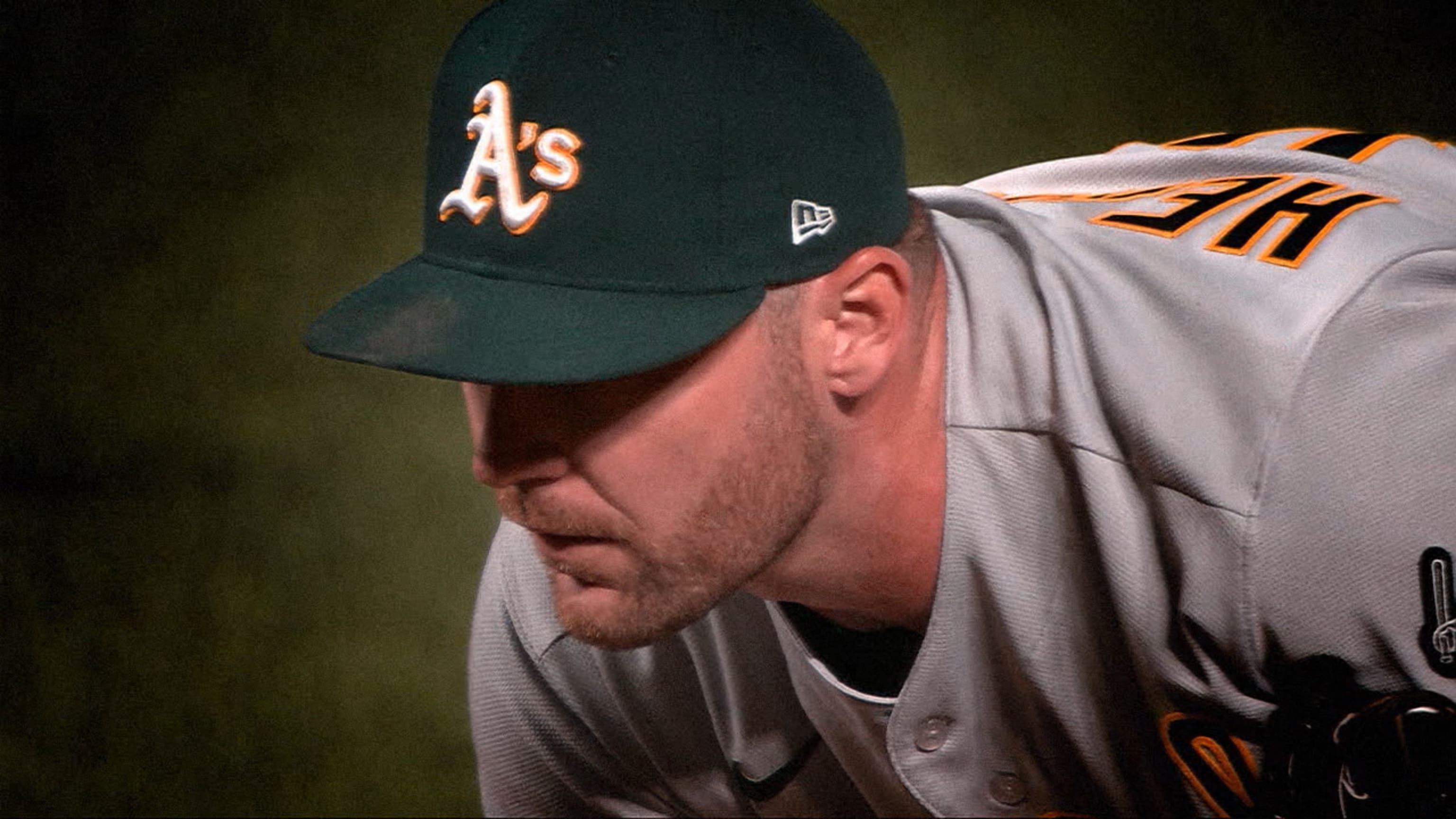 Hendriks named AL Reliever of Year