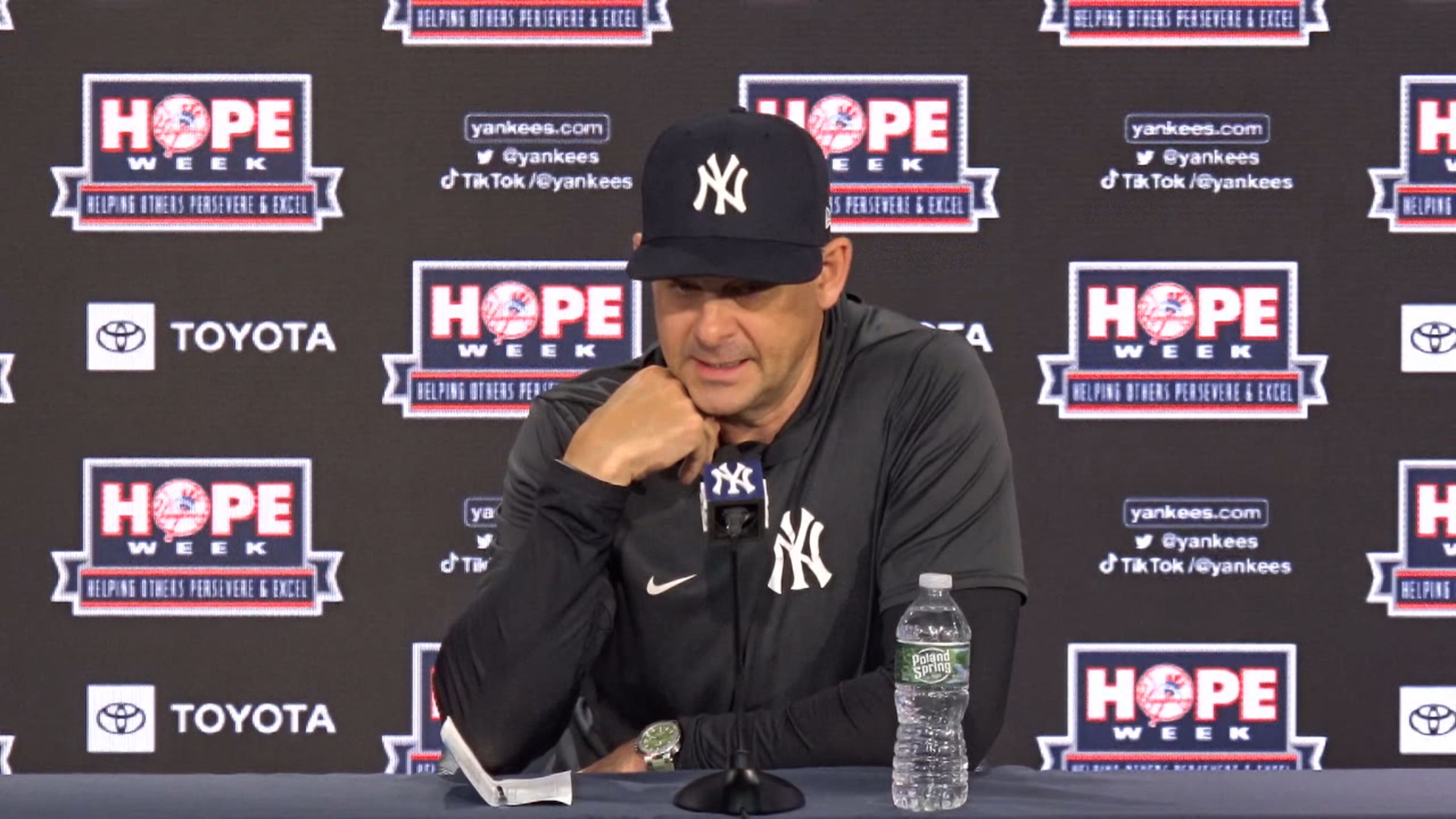 Aaron Boone ejected in Yankees' loss to Red Sox