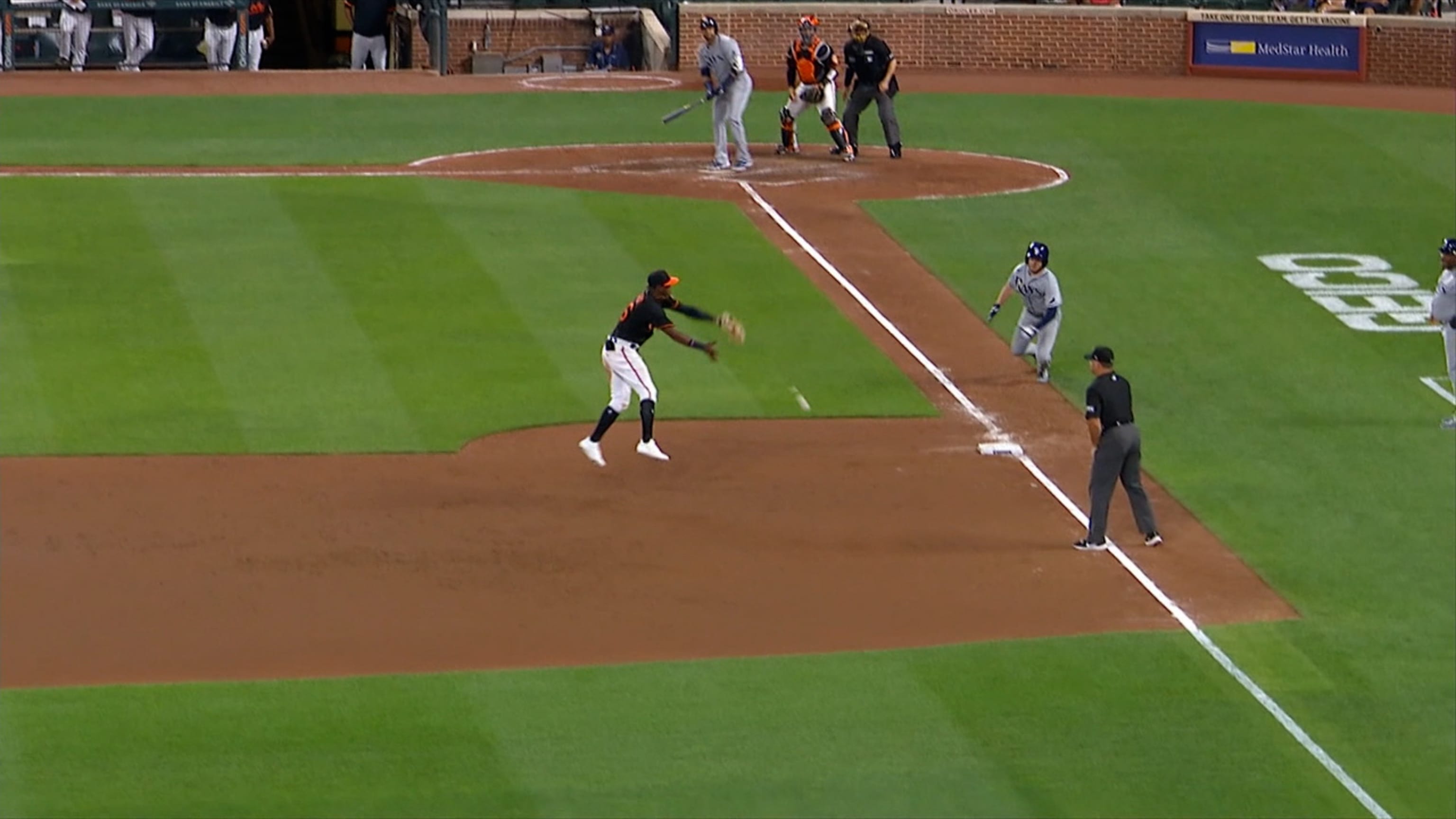 Nelson Cruz desempata con doblete