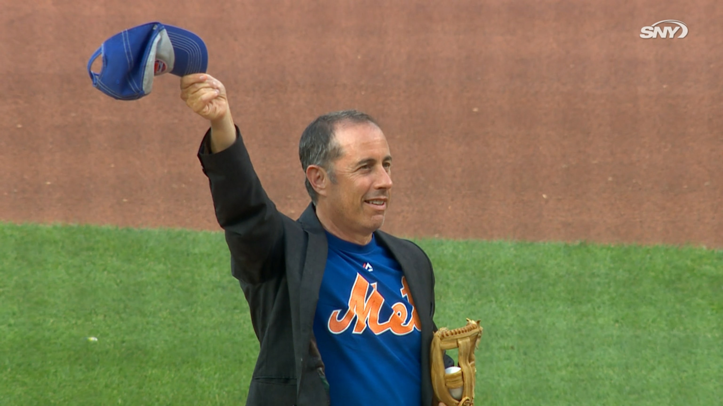Seinfeld throws Mets first pitch with windup