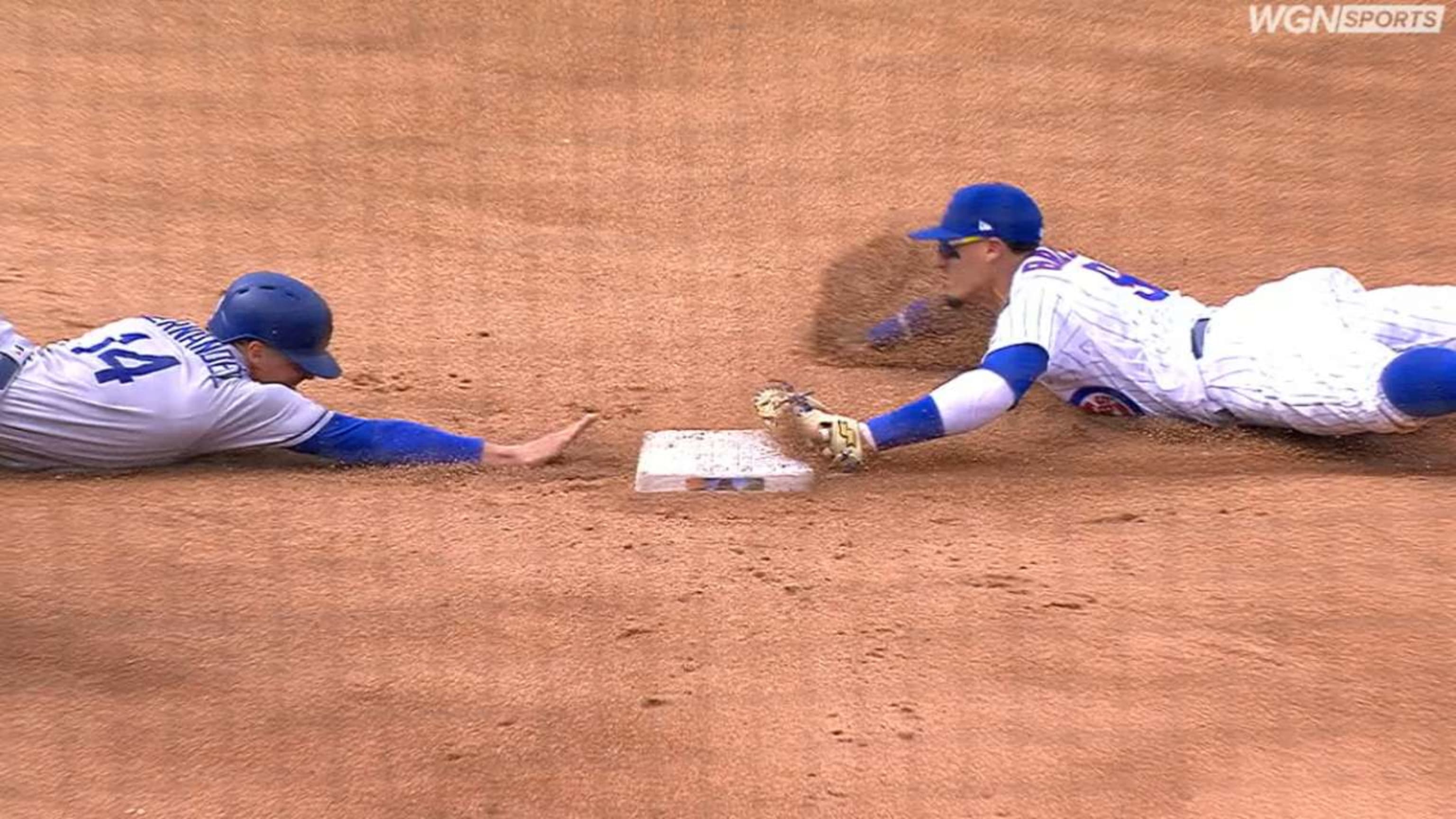 Javy Baez busts a MOVE to reach first base 