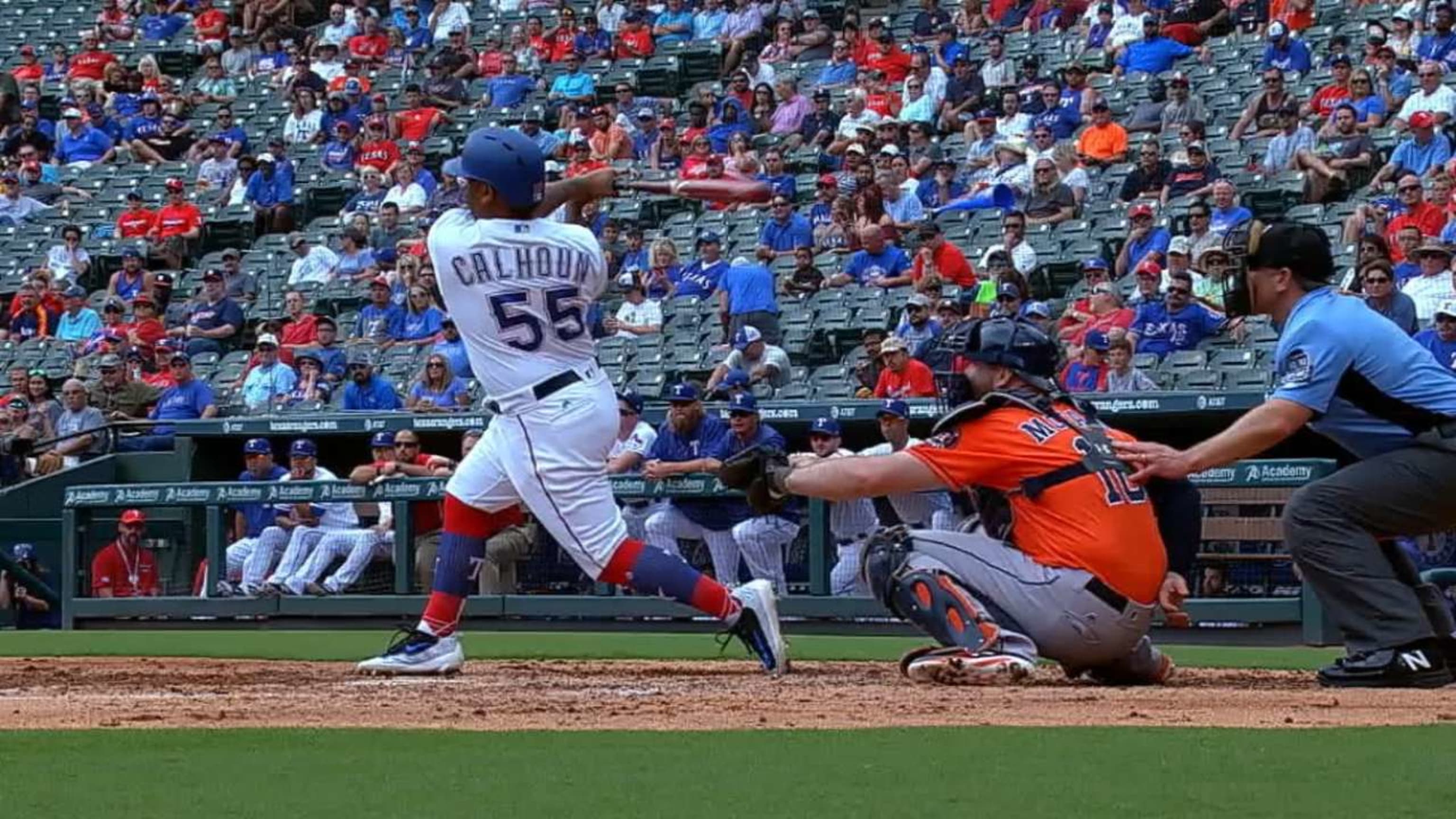 Rangers' Elvis Andrus breaks elbow after getting hit