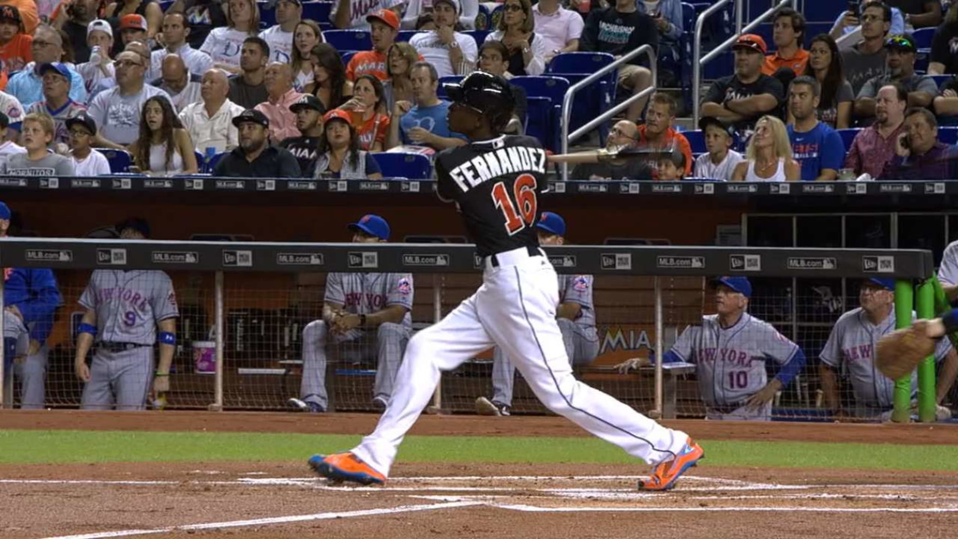 After honoring Jose Fernandez, Dee Gordon hits home run