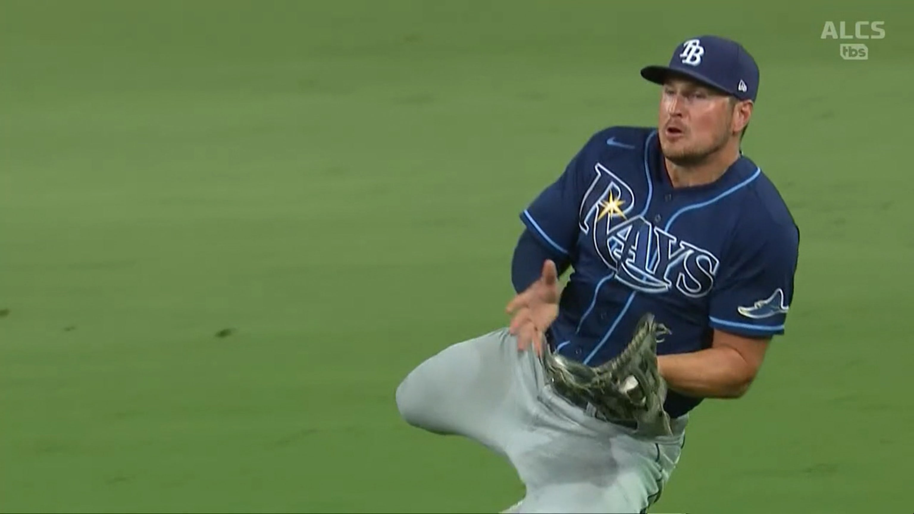 Renfroe brilla en el derecho