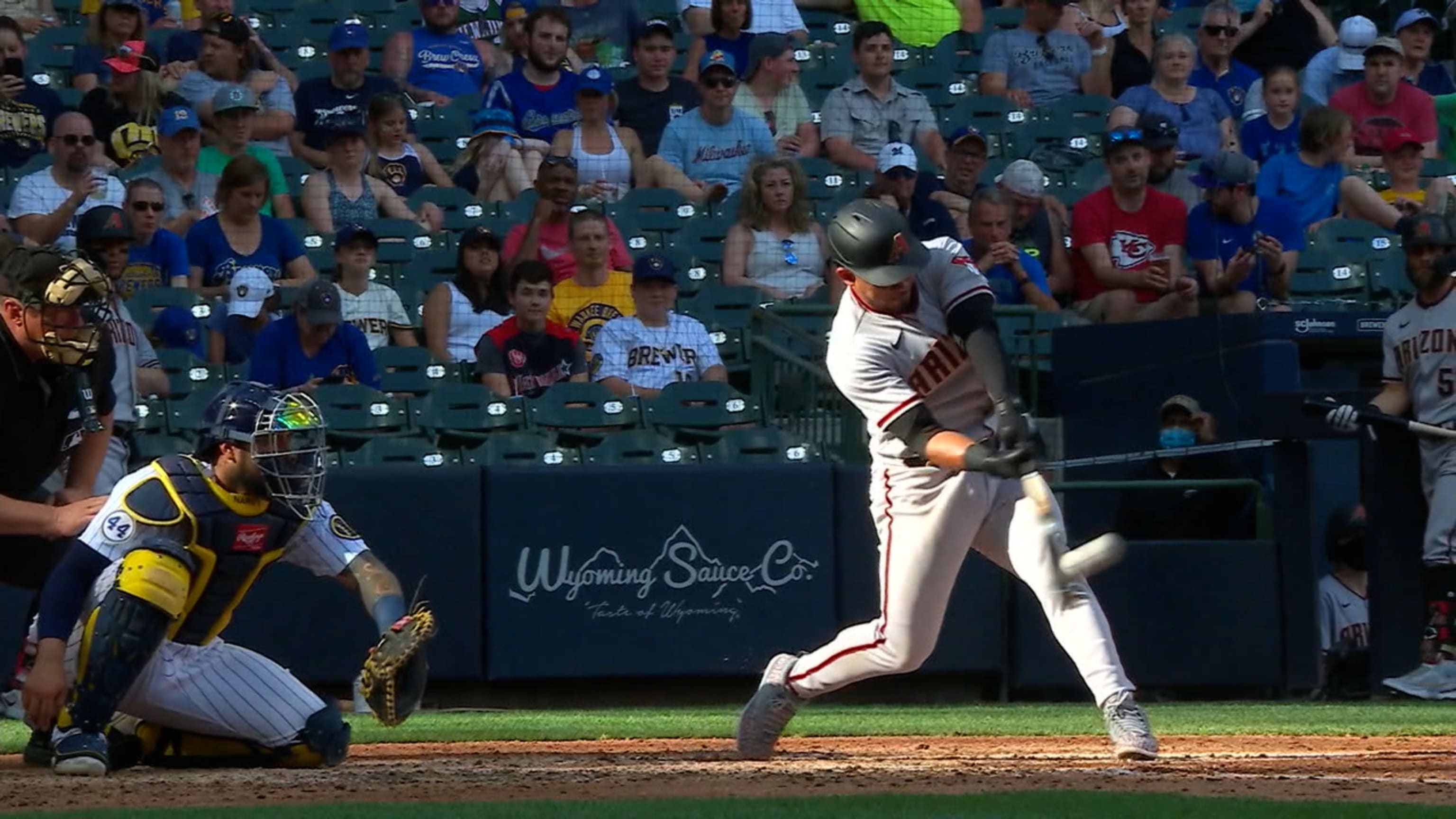 Escobar empata el juego con HR