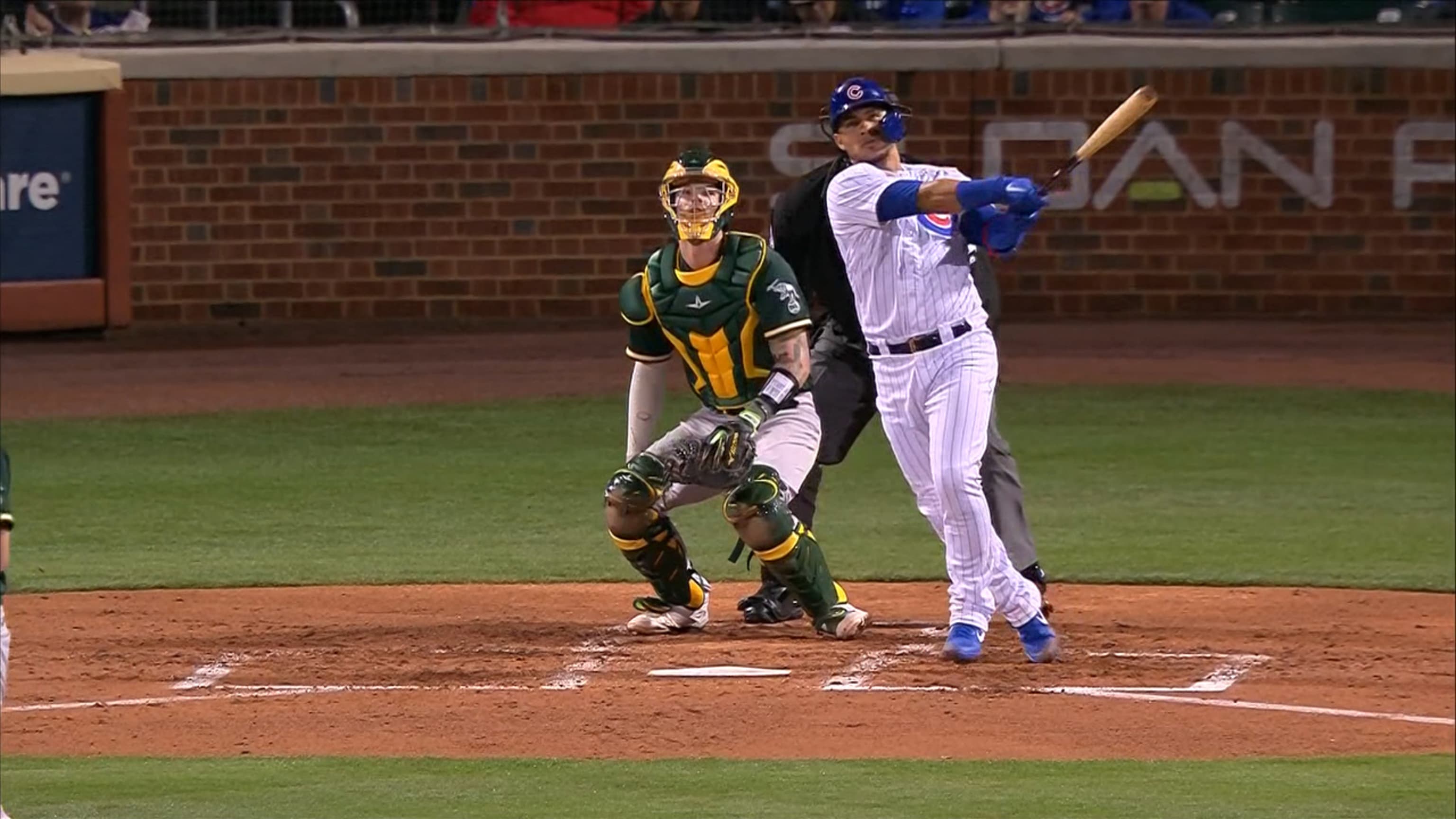 William, Wilson Contreras Embrace During First Game Against Each Other -  Sports Illustrated