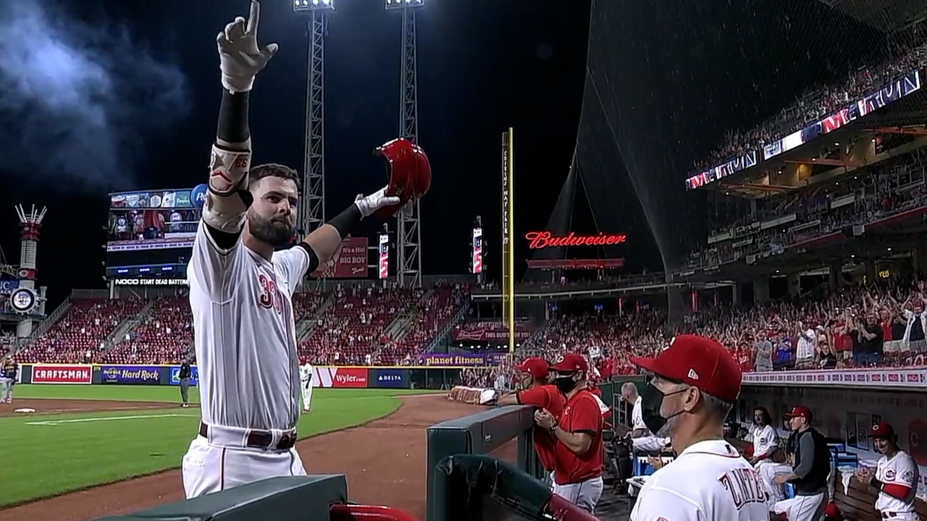 Jesse Winker conecta 3 jonrones