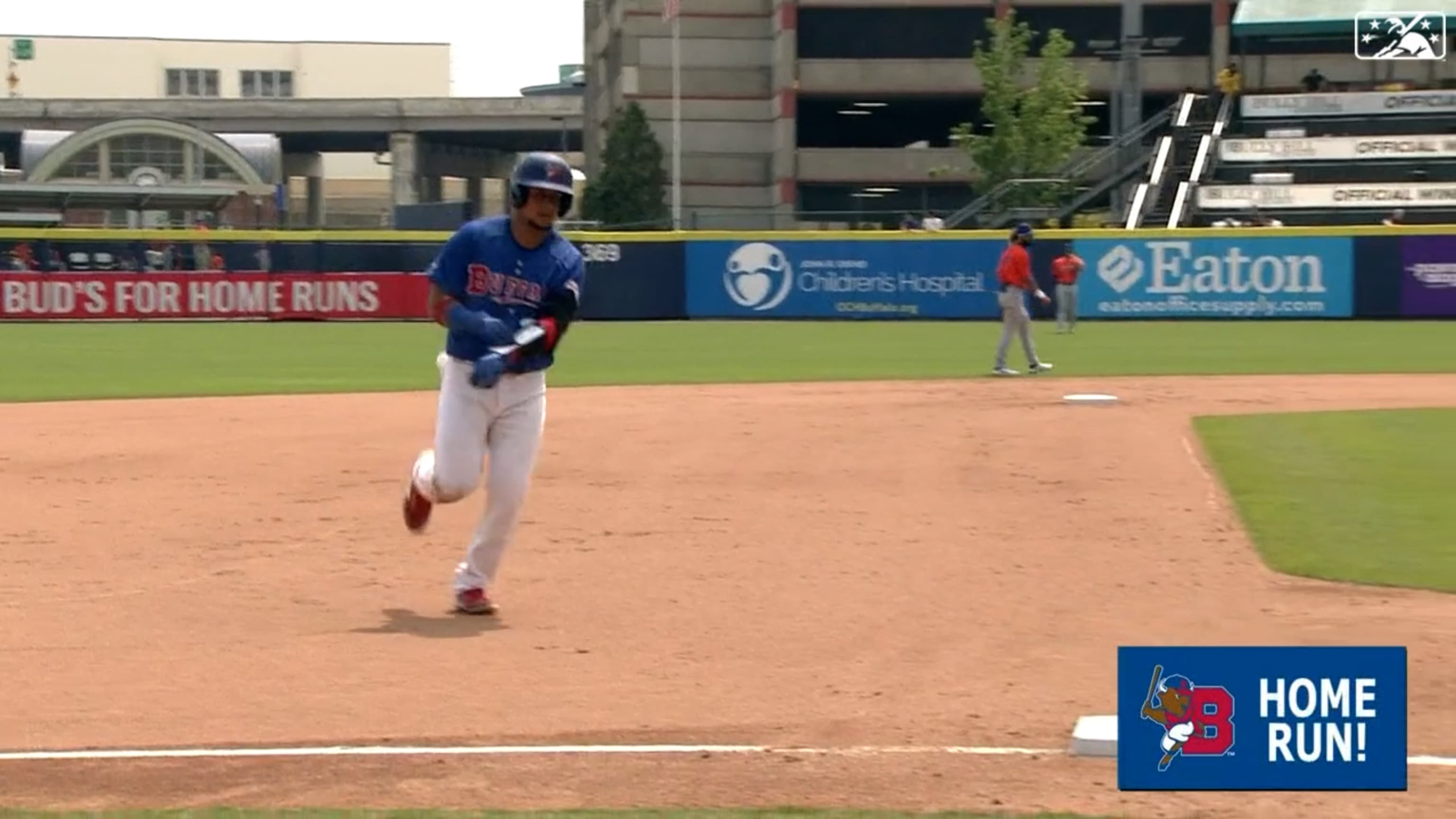 Gabriel Moreno knocks first MLB hit in Blue Jays debut