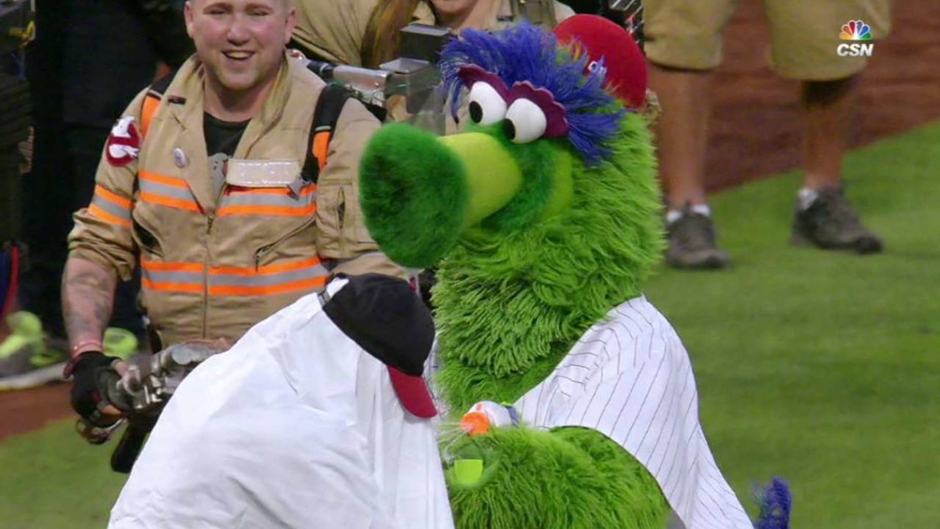 A Braves hat-wearing ghost attacked the Phillie Phanatic, but the  Ghostbusters were there to help