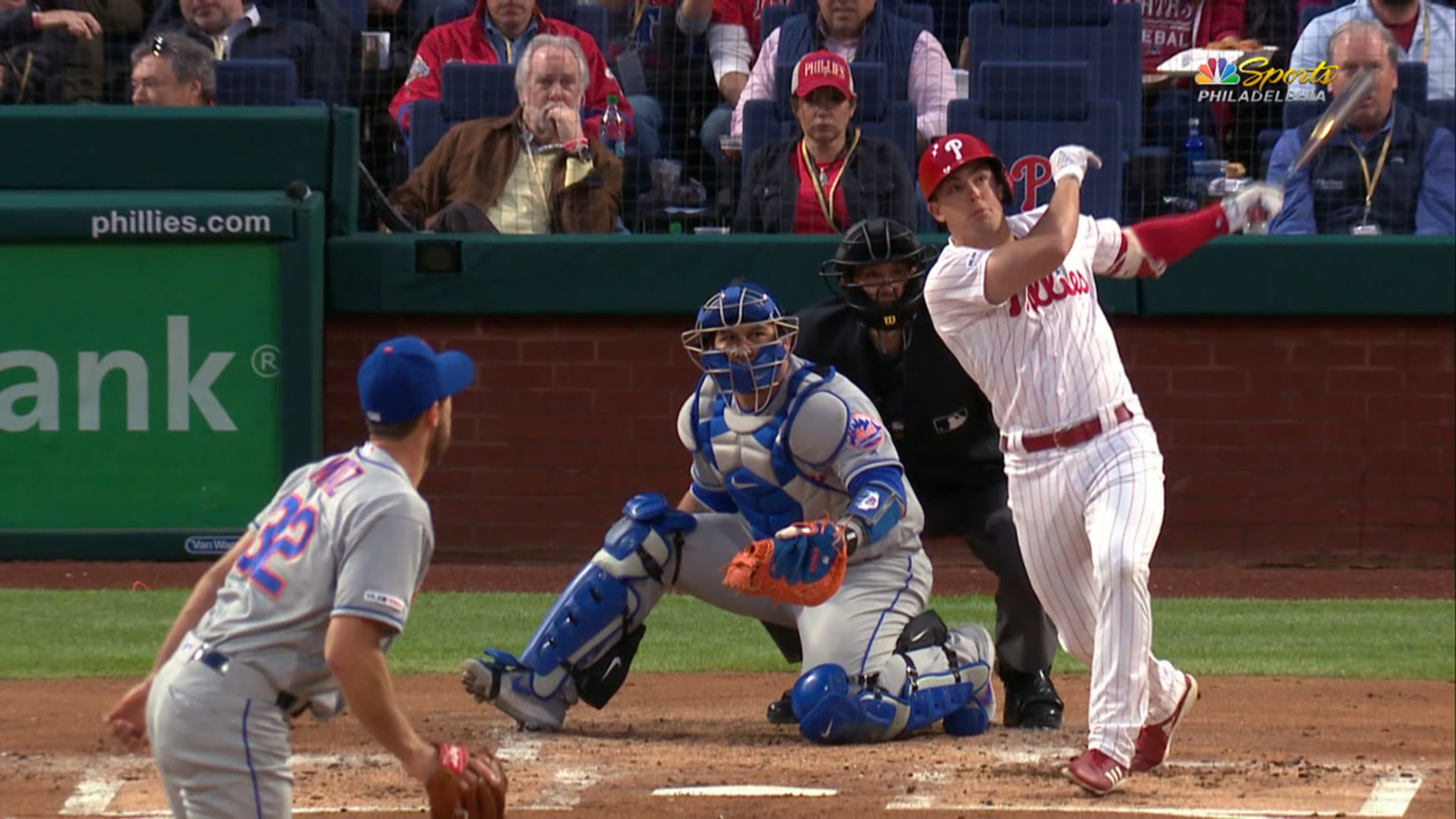 Kingery's 3-run homer