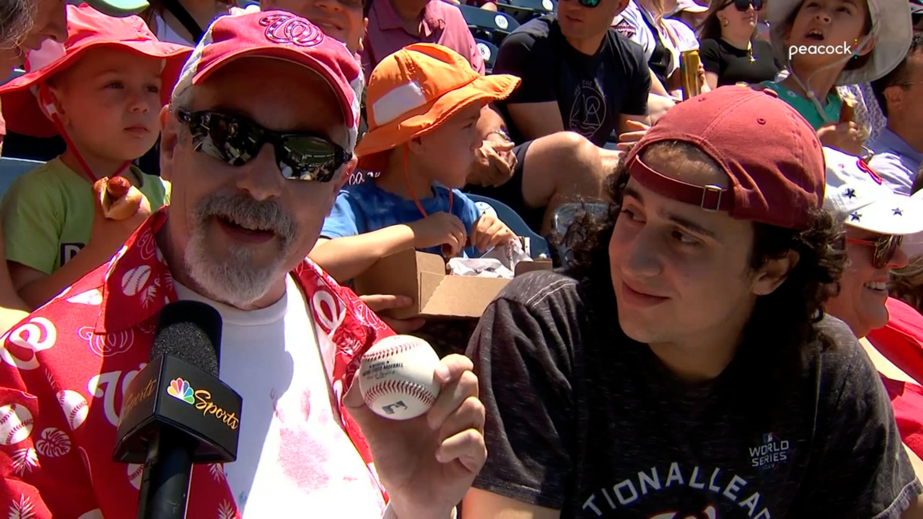 Papá e hijo atrapan HR de Soto