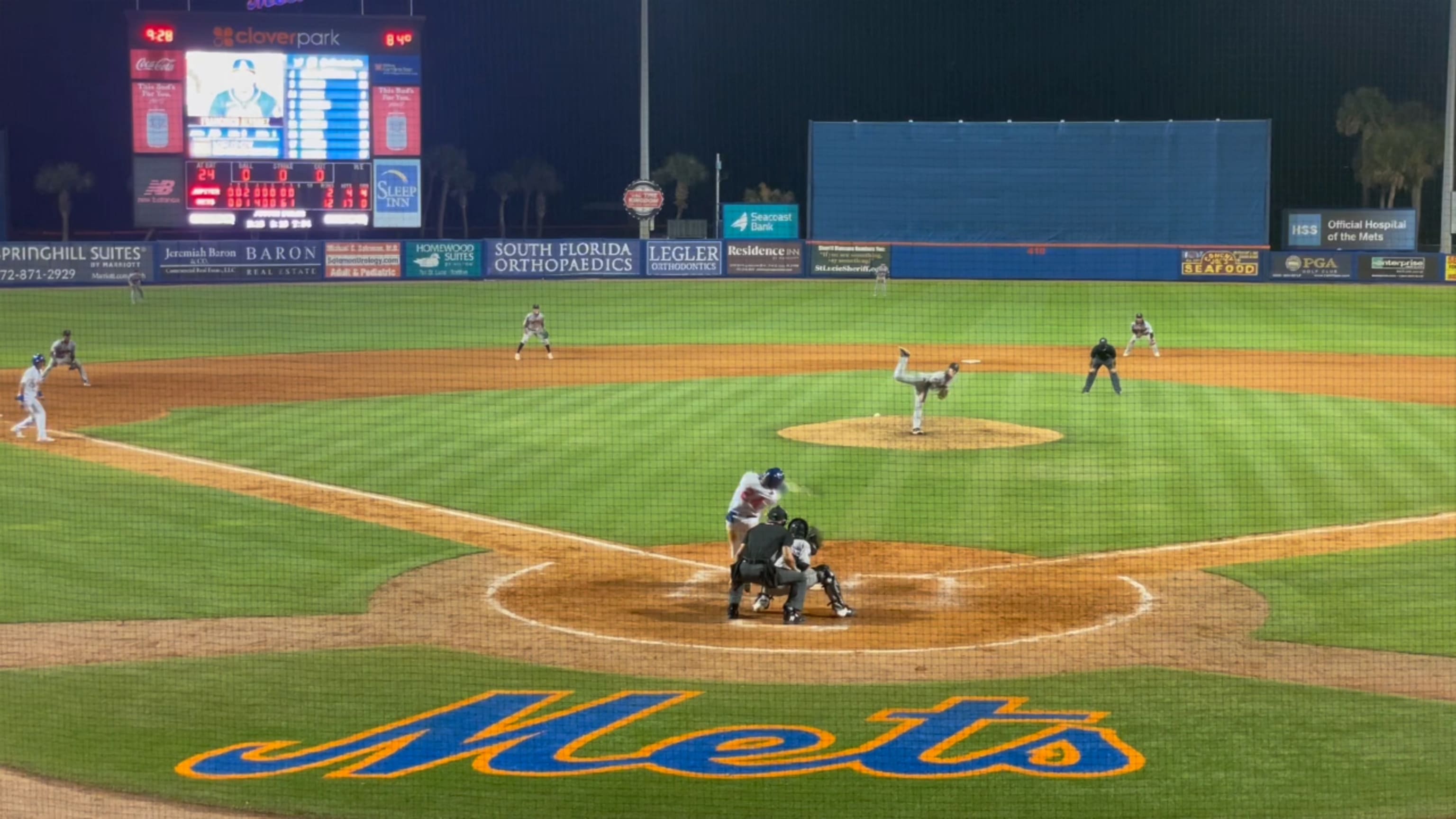 Álvarez hits RBI double