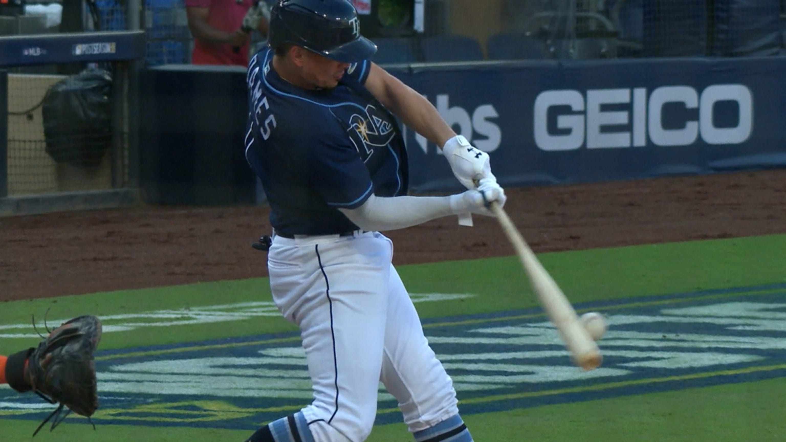 Adames impulsa con doble