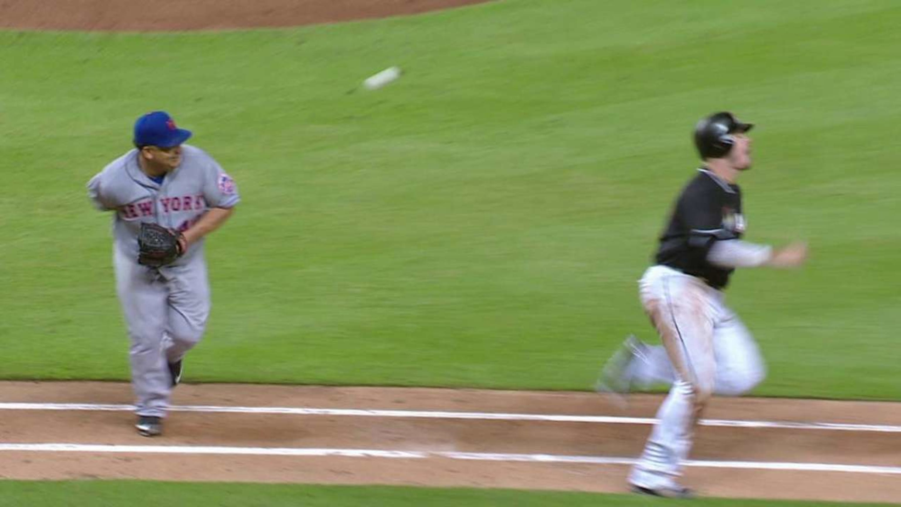 New York Mets Pitcher Bartolo Colon makes an awesome flip play