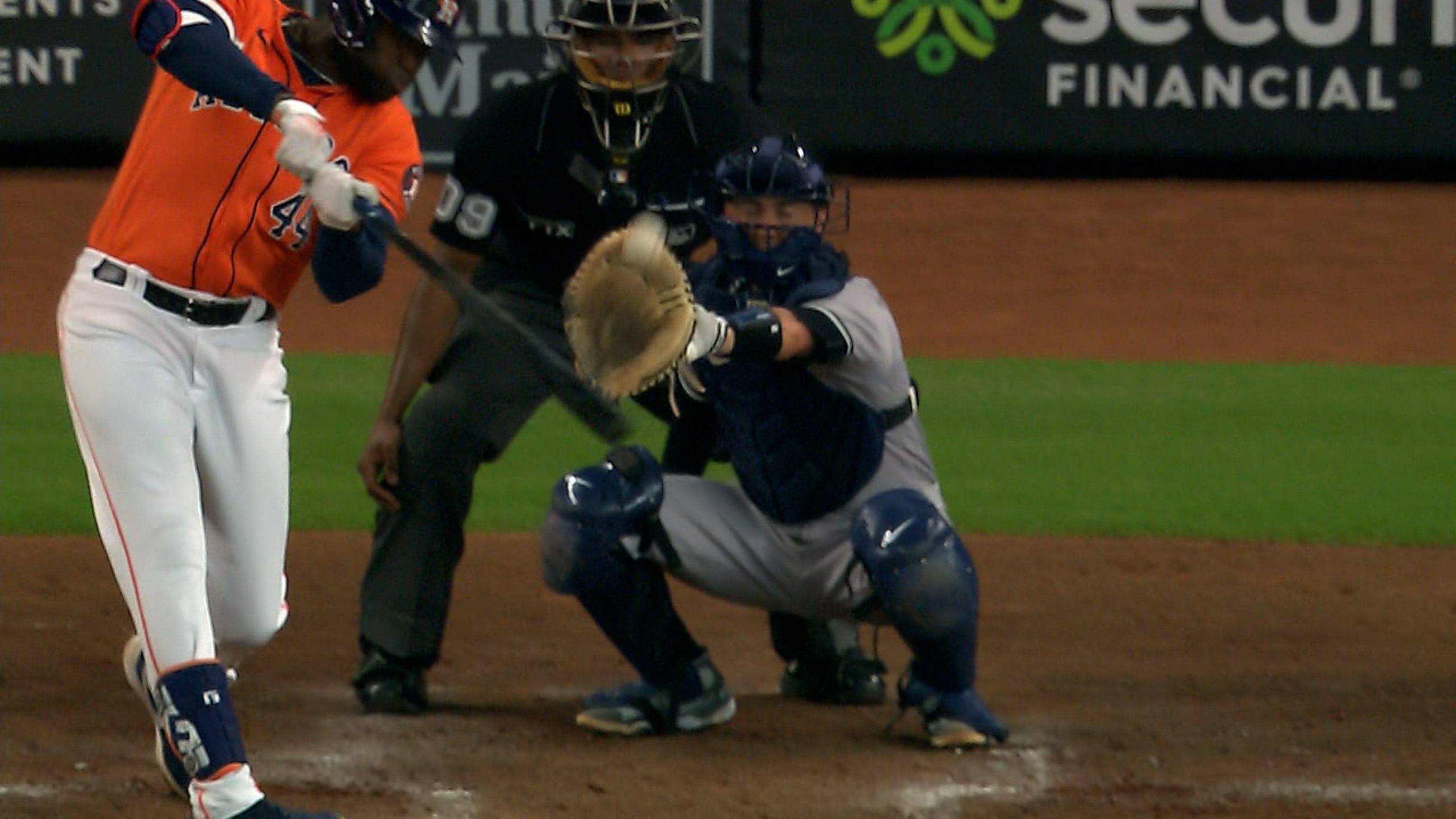 Yordan Álvarez trae 2 con doble