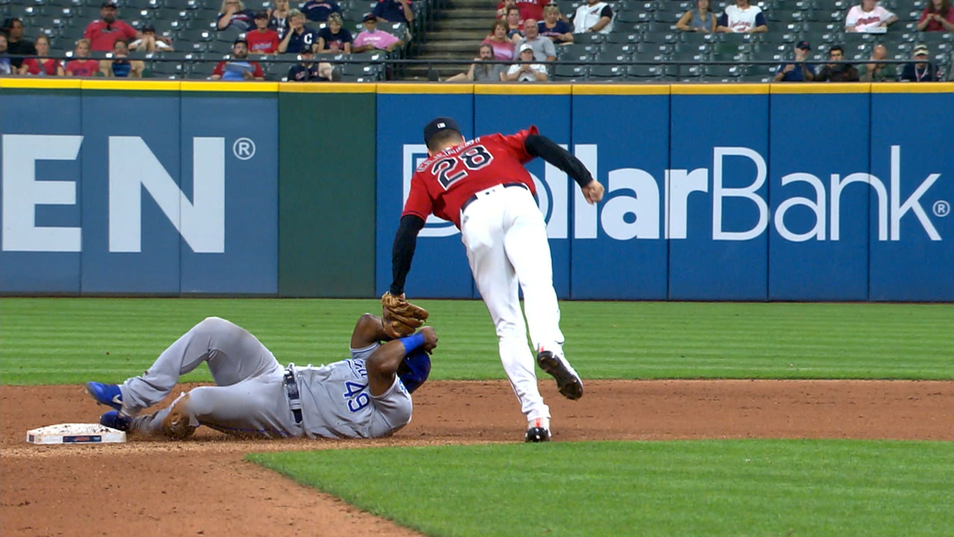 Roberto Pérez logra out en 2da