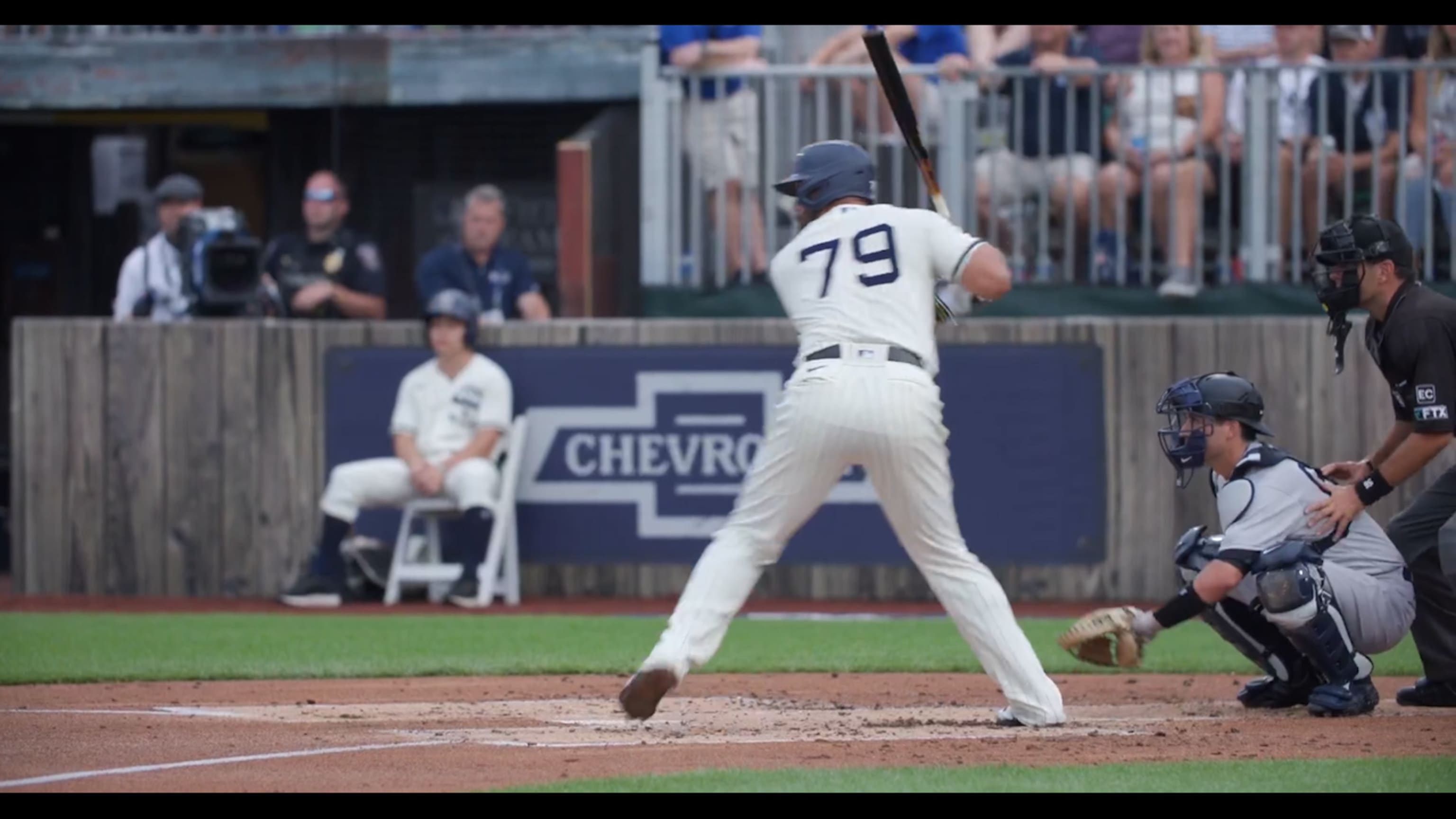 White Sox's José Abreu delivers first MLB Field of Dreams home run