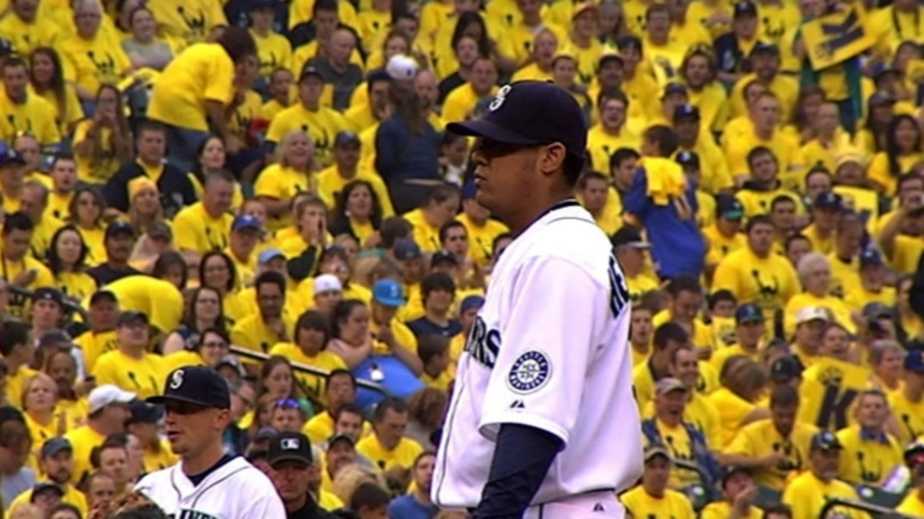 Felix Hernandez raises flag to celebrate All-Star Week