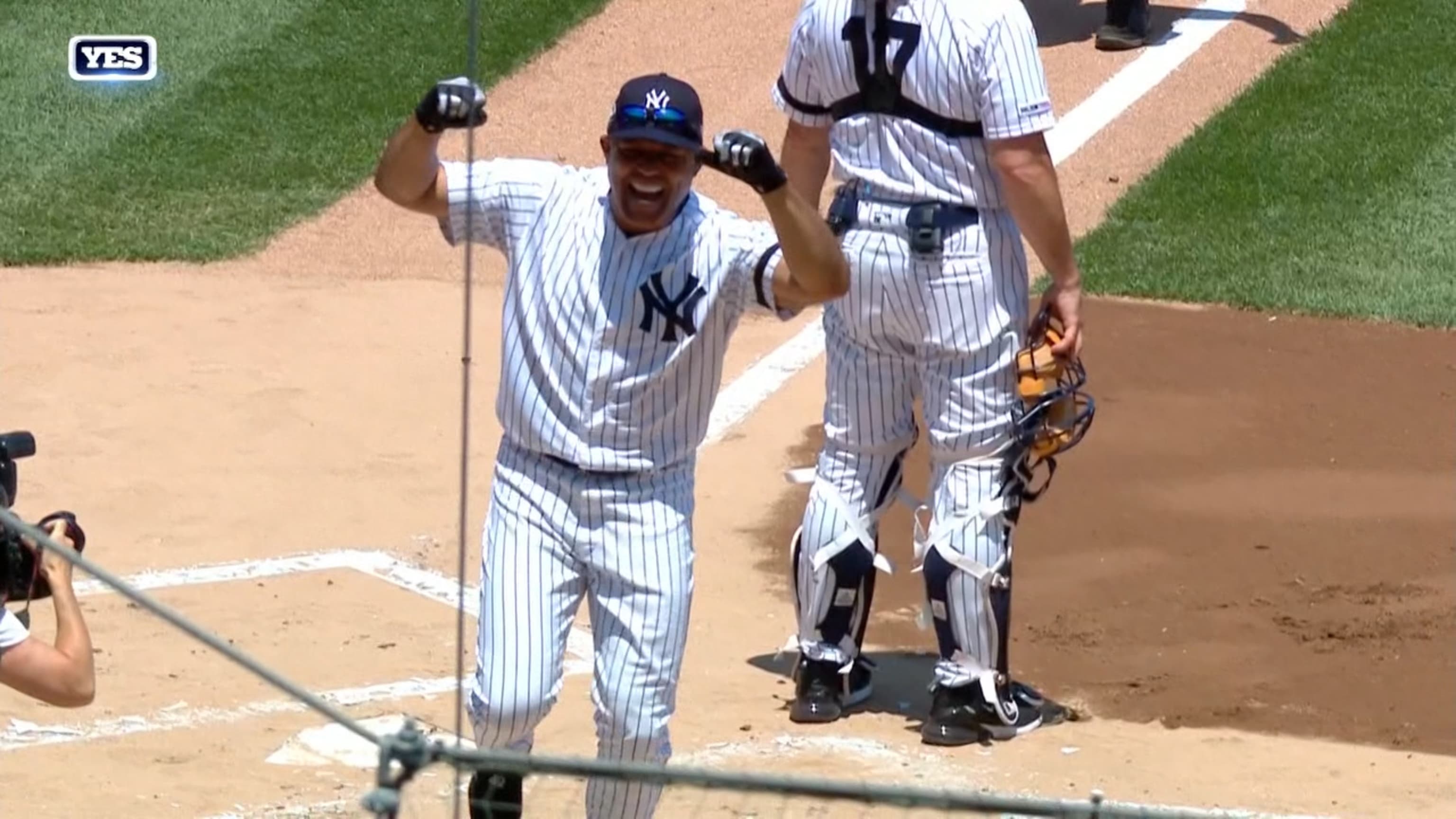 Mariano Rivera Showing Off His Cutter on Make a GIF