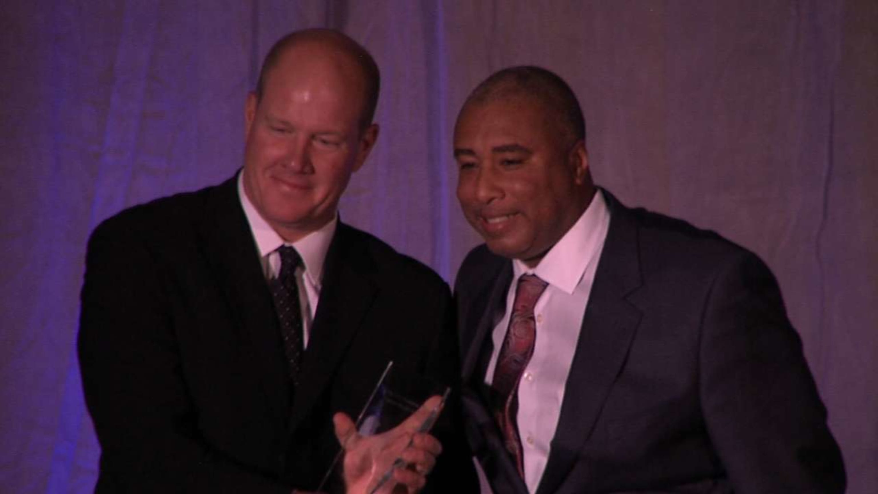 Abbott reconocido con el Premio Munson