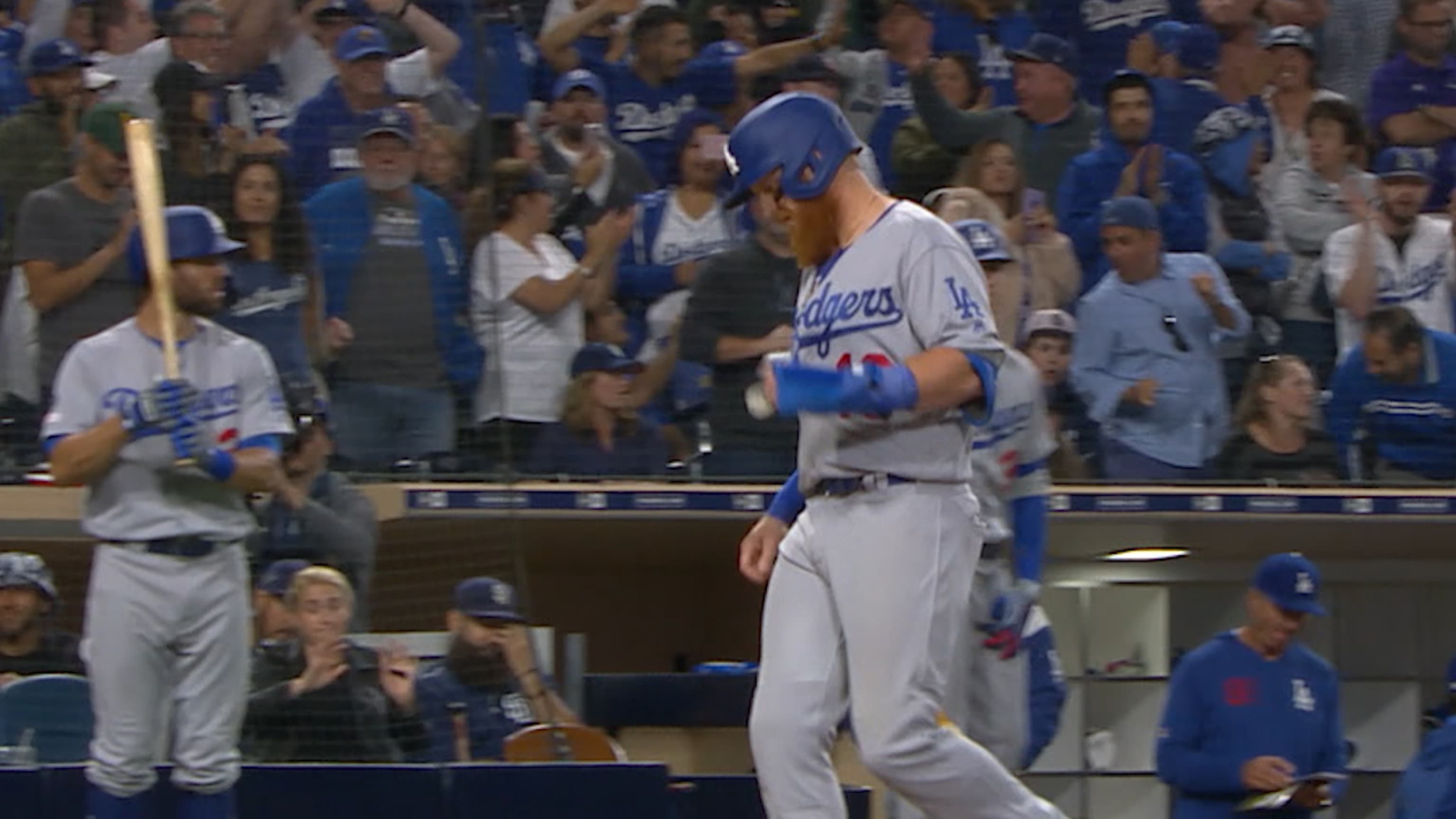 Max Muncy blasts two home runs, helps Dodgers rally past Reds 3-2