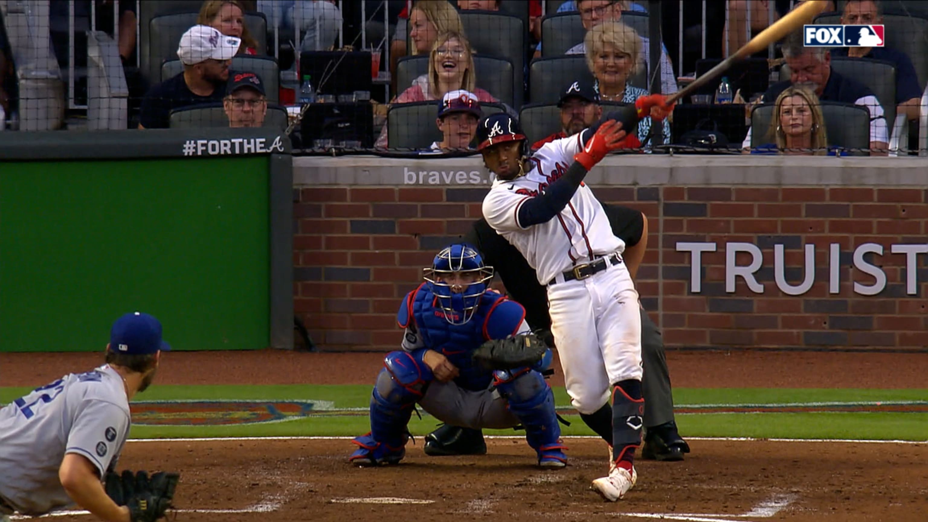 Ozzie Albies produce con doblete