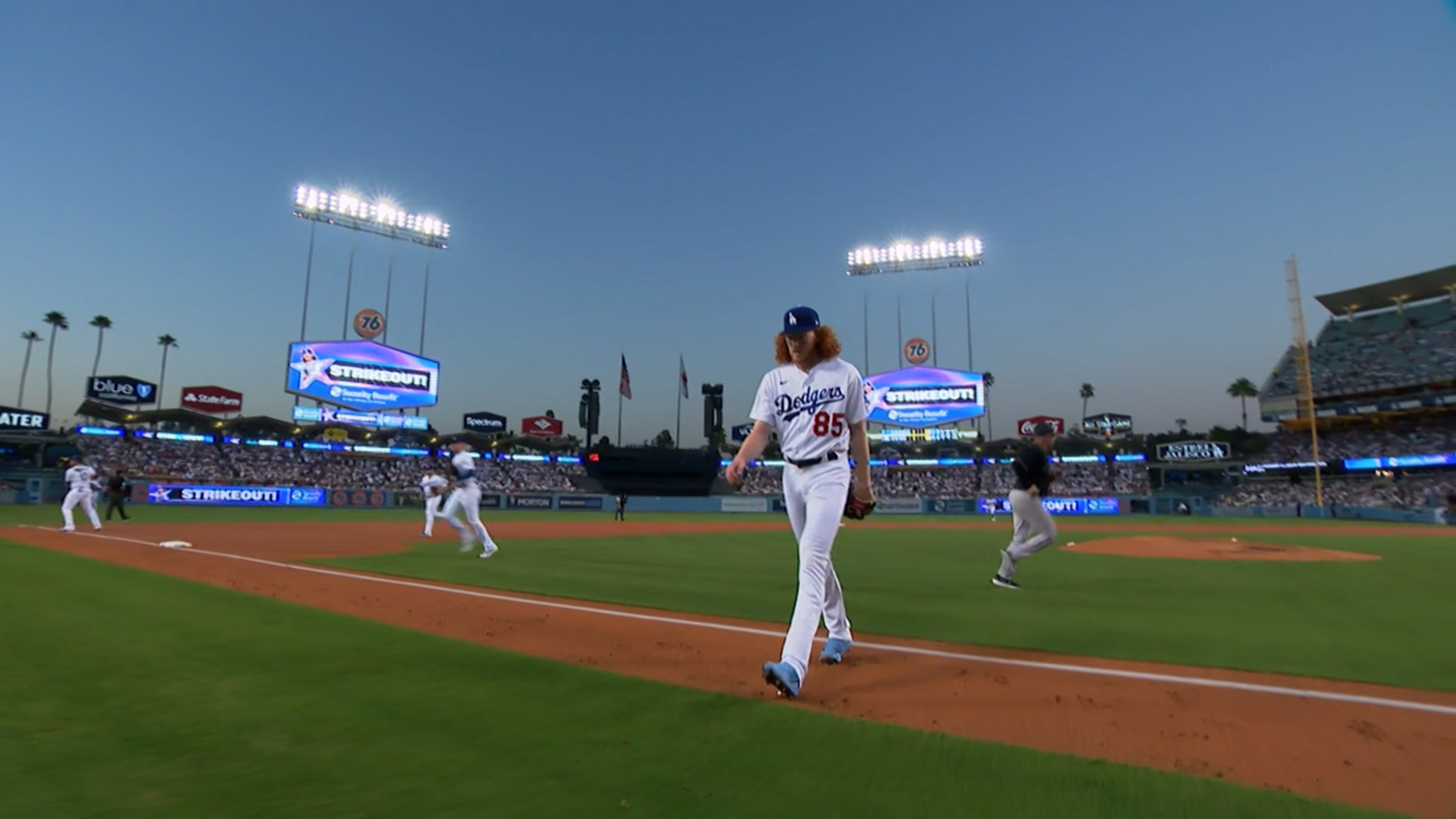 Dustin May deslumbra en su regreso