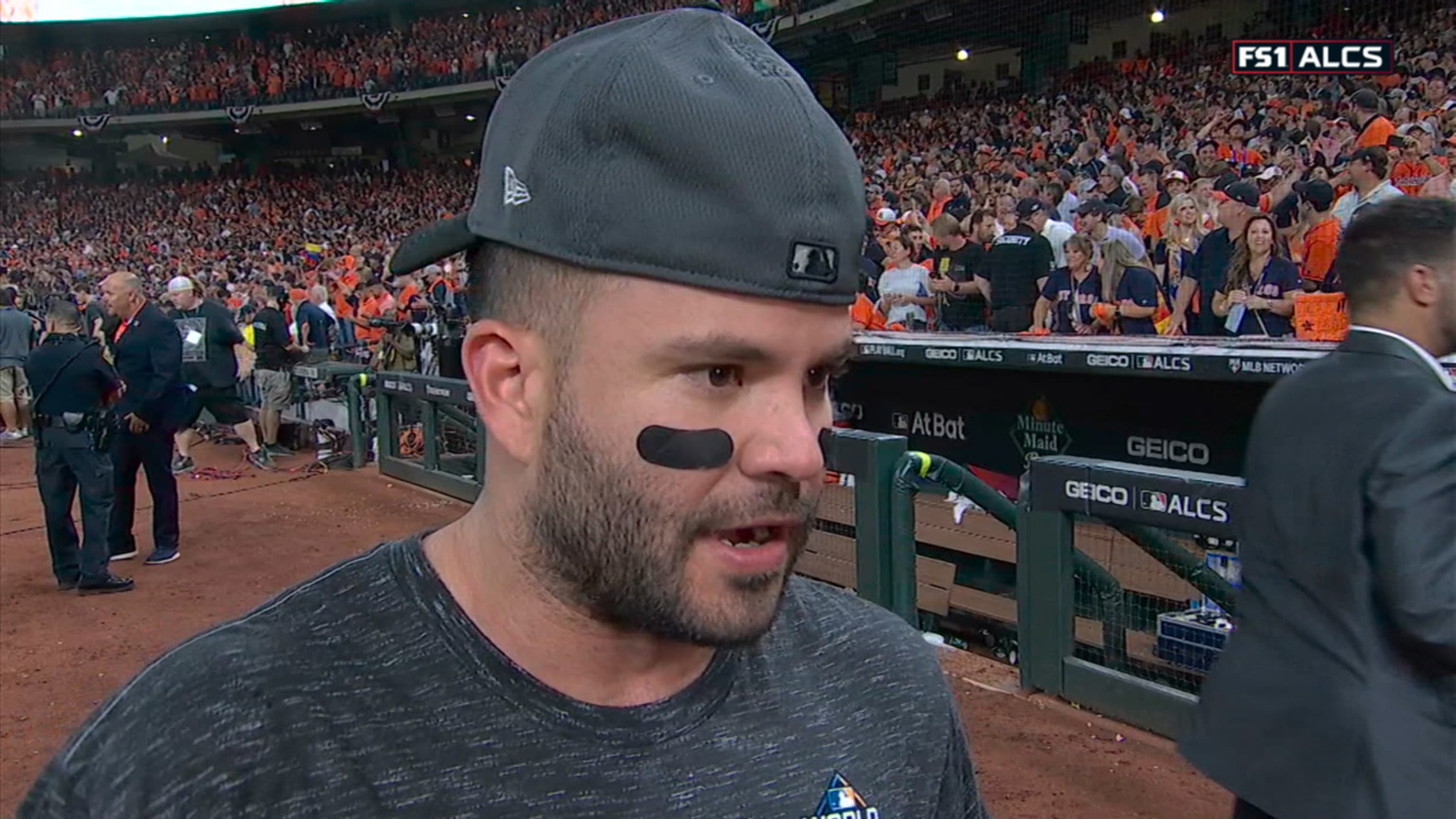 Astros' Jose Altuve gets jersey ripped off after game-winning homer vs.  Yankees