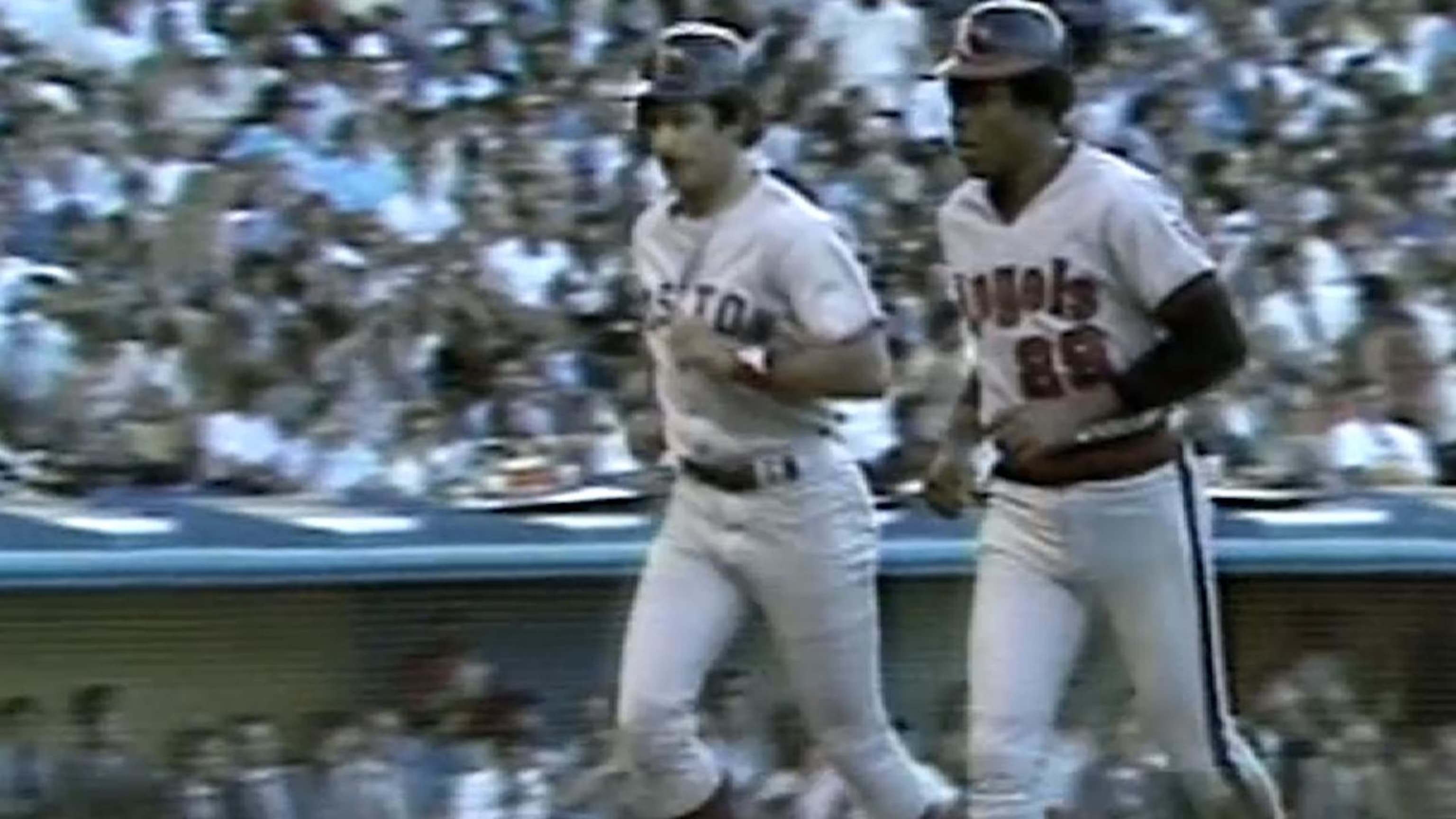 Fred Lynn's homer gives AL lead