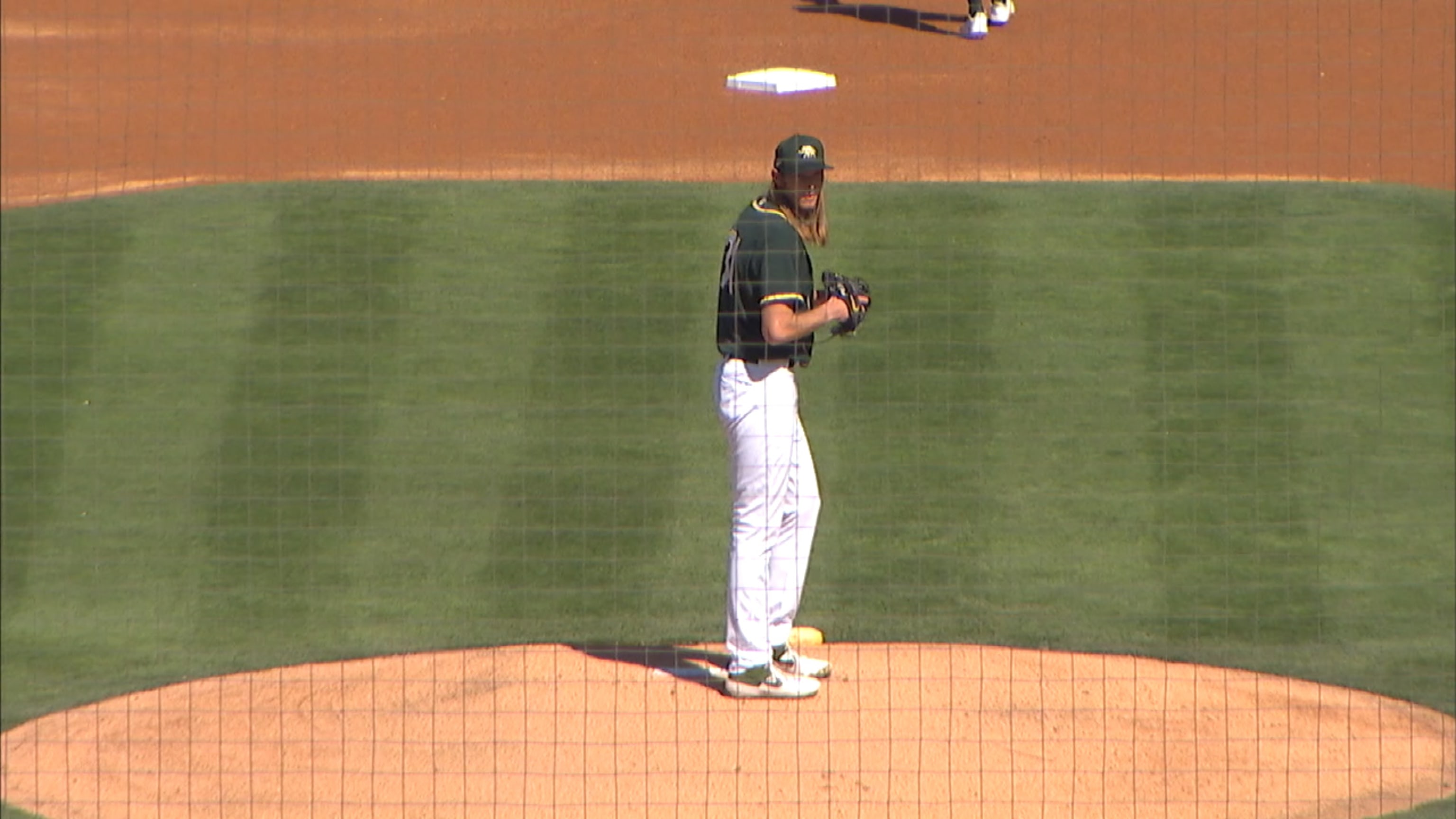 A.J. Puk lanza 2 entradas en blanco