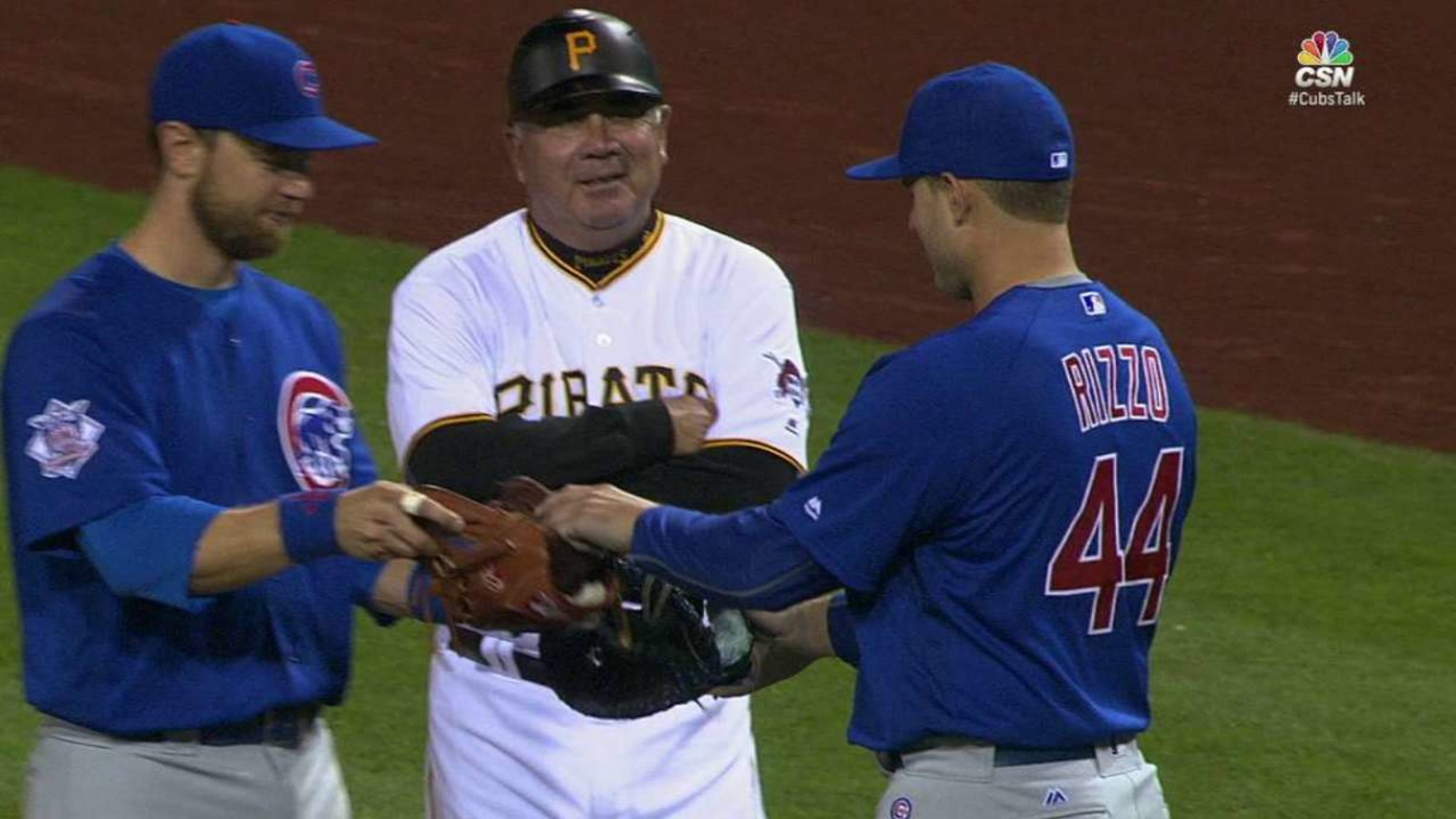 SF@CHC Gm1: Rizzo switches gloves with Baez 