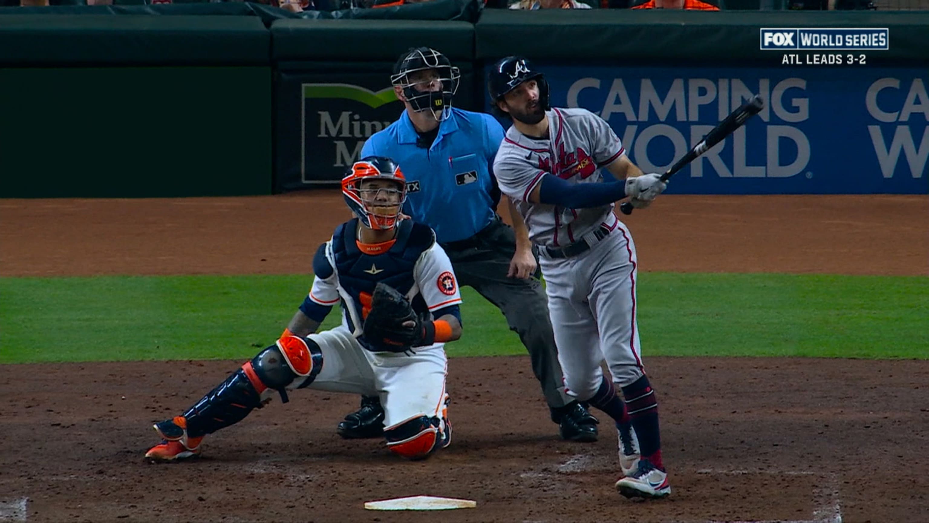Swanson pega HR de 2 carreras