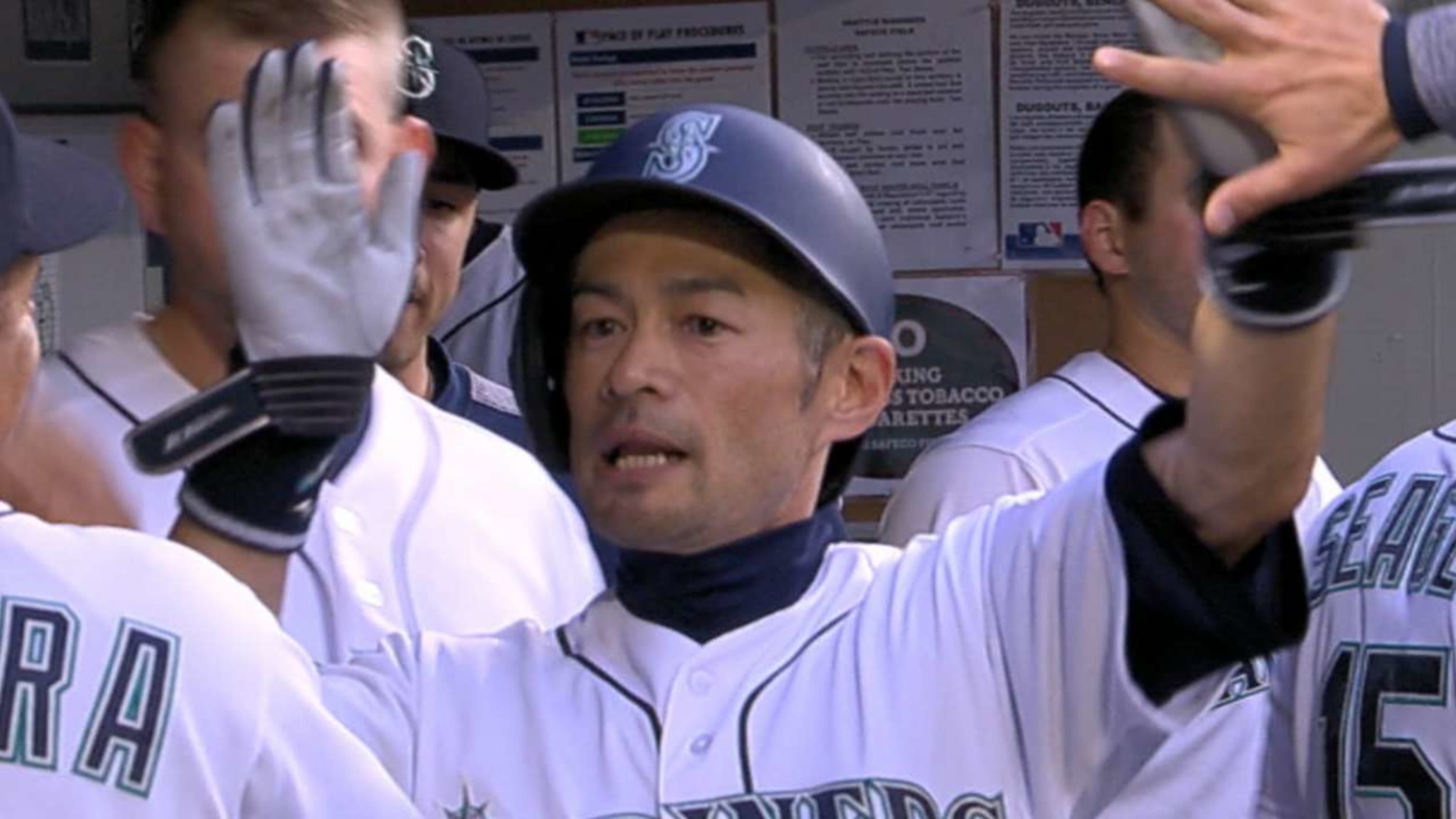 Ichiro Suzuki retires to ovation after sparkling 27-year baseball