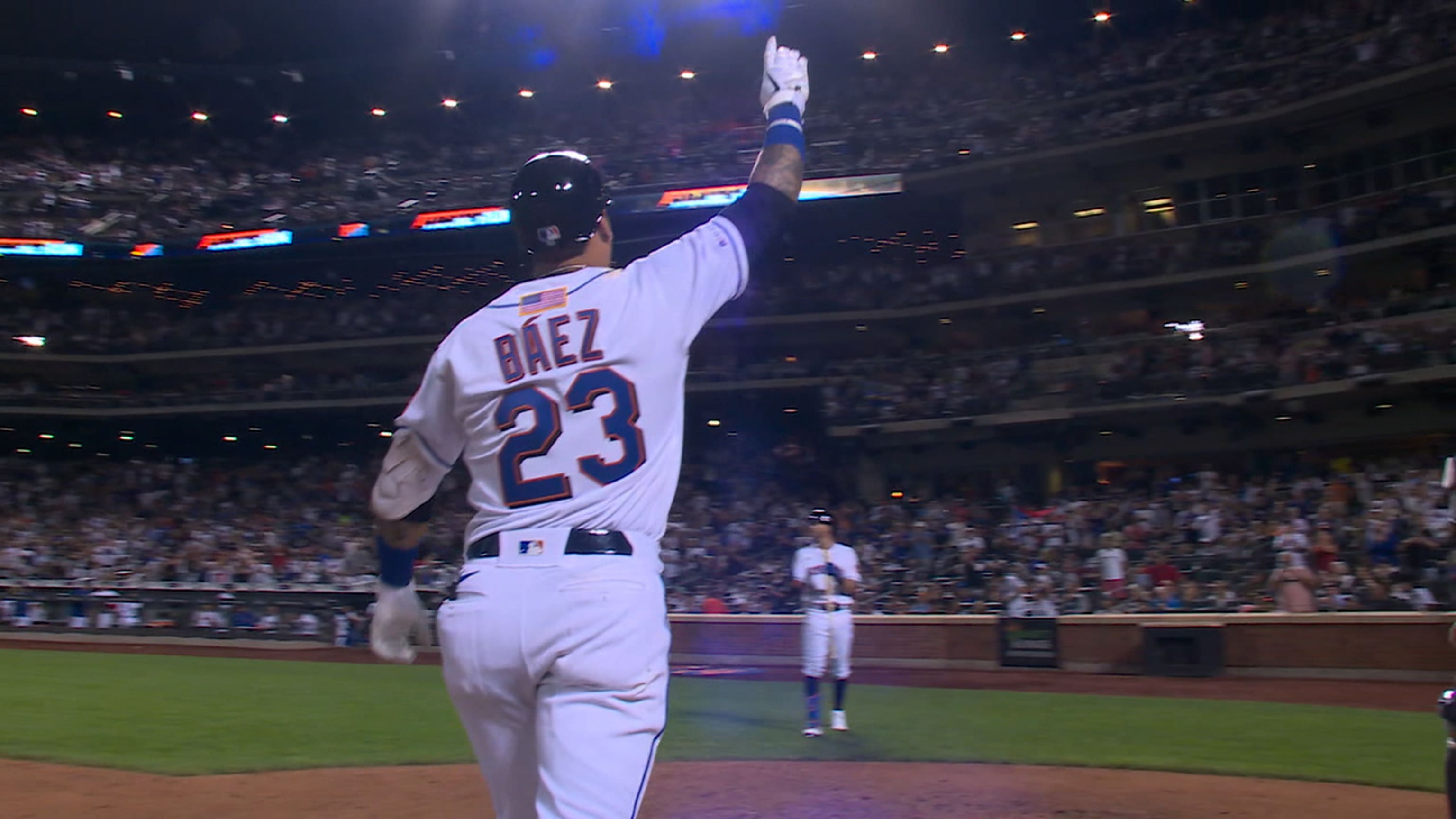 Javier Báez pega su 30mo jonrón