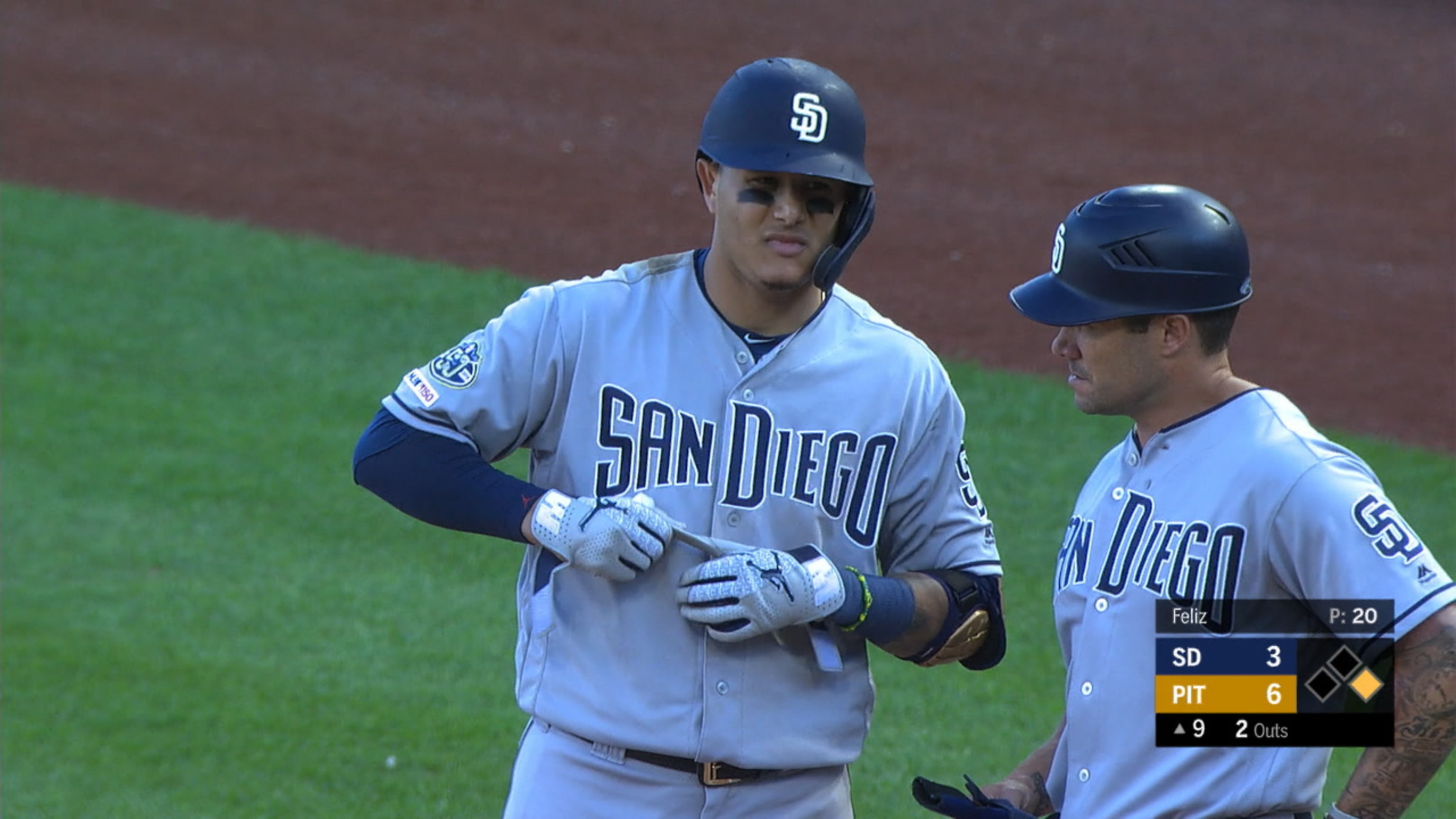 Twins surge past Padres with clutch plays