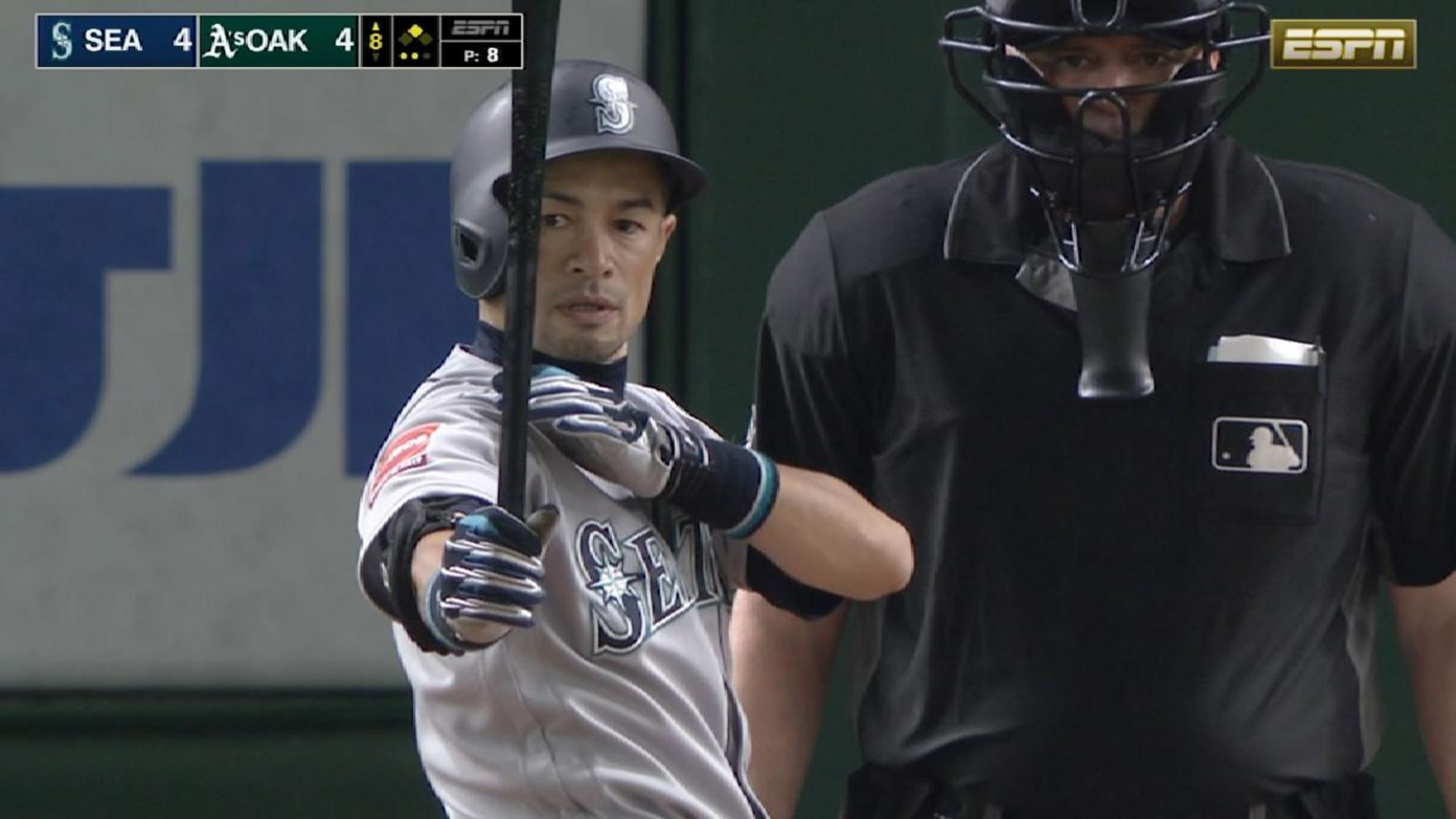 MLB: Ichiro says goodbye to adoring fans; Mariners beat A's in 12
