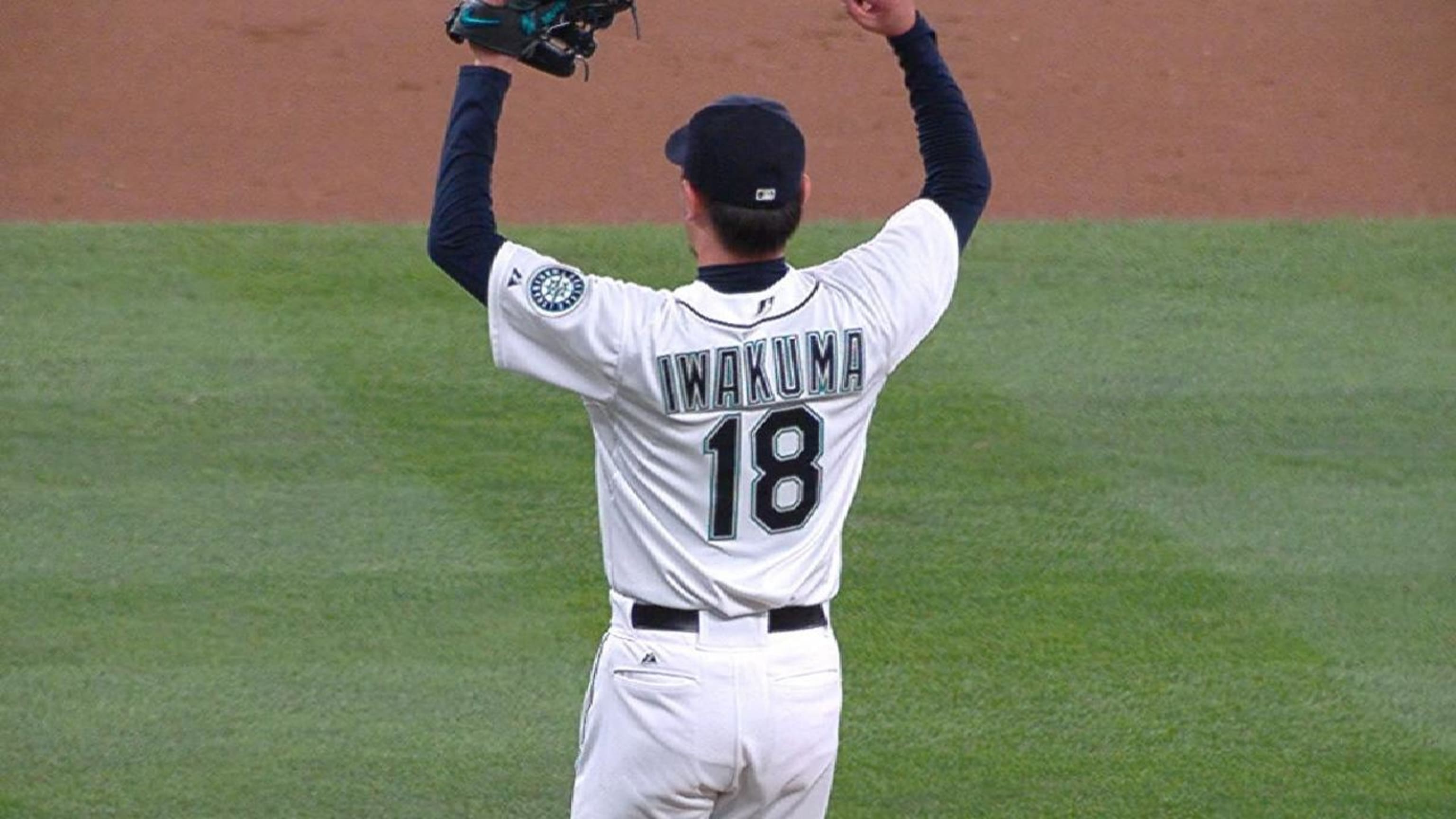 Mariners' Hisashi Iwakuma tosses no-hitter against Orioles