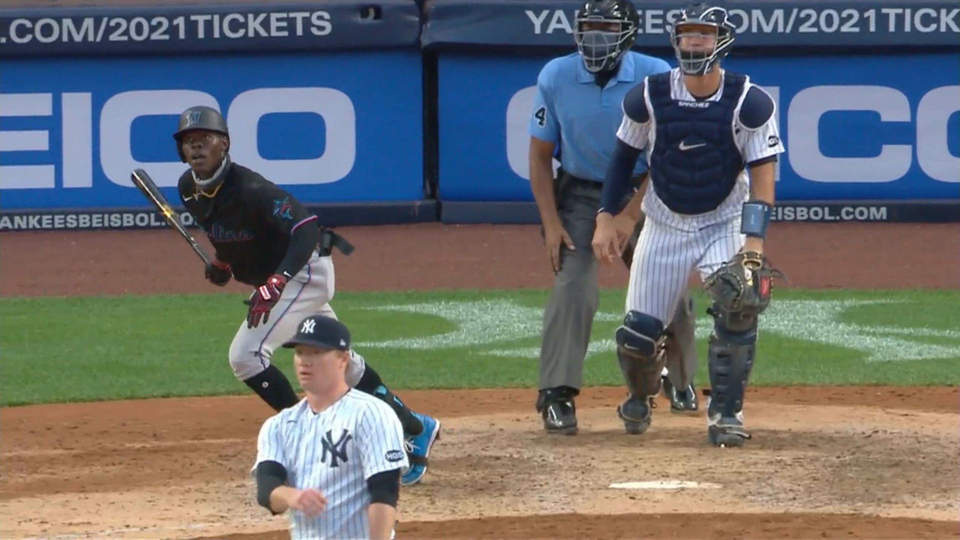 Jazz Chisholm pega HR solitario