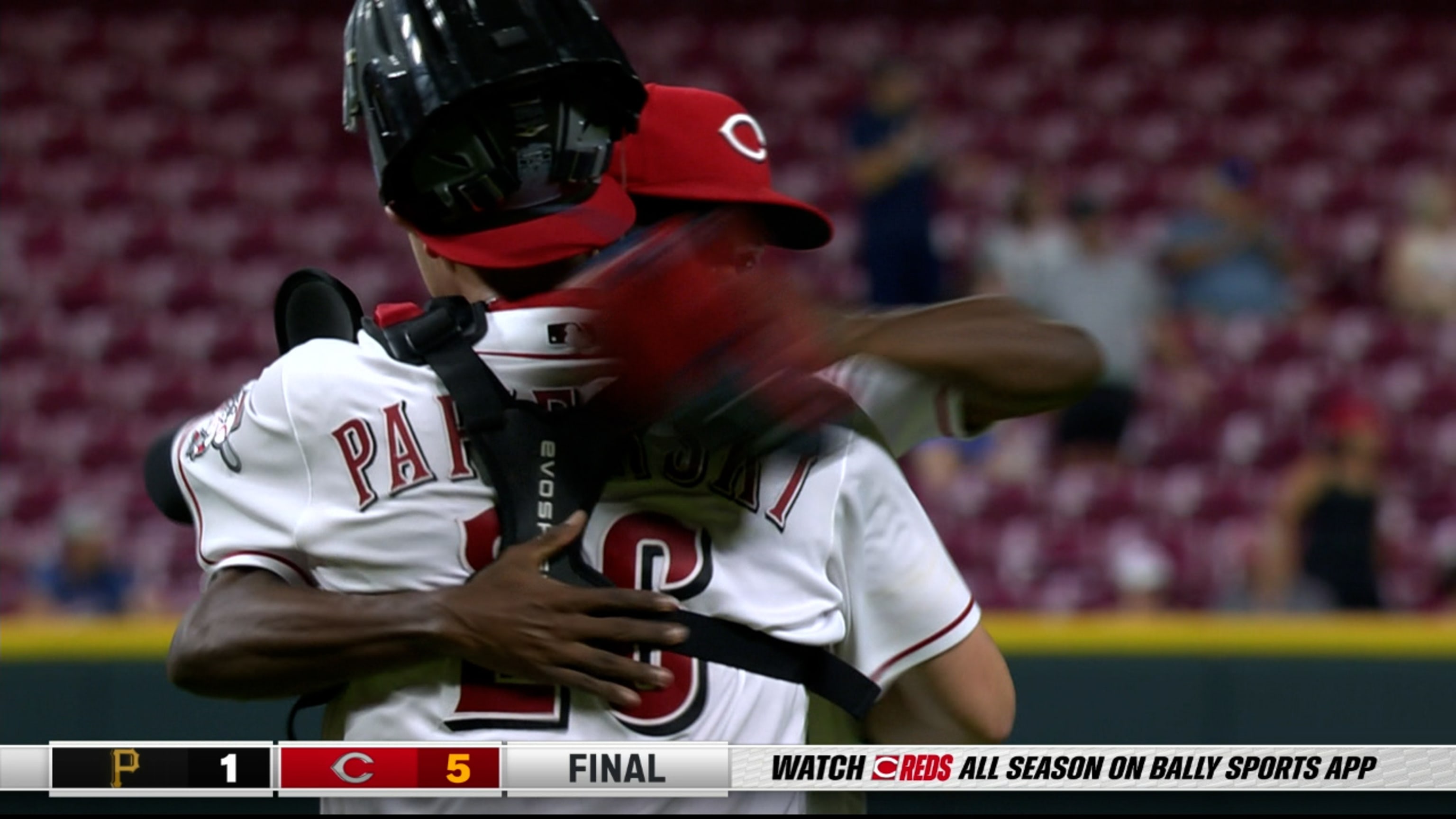 Sanmartin seals Reds' win