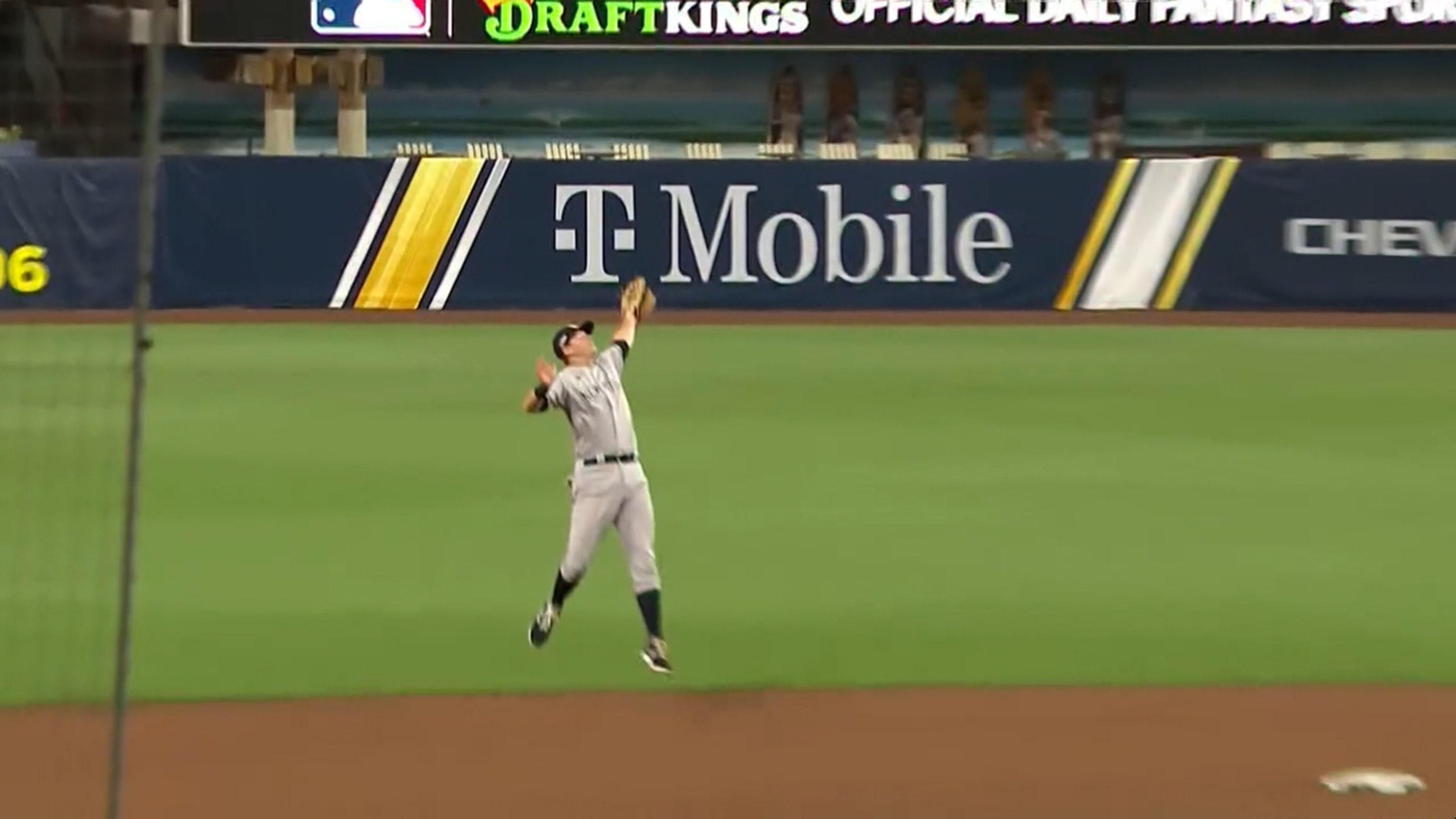 Yankees facturan un bonito DP