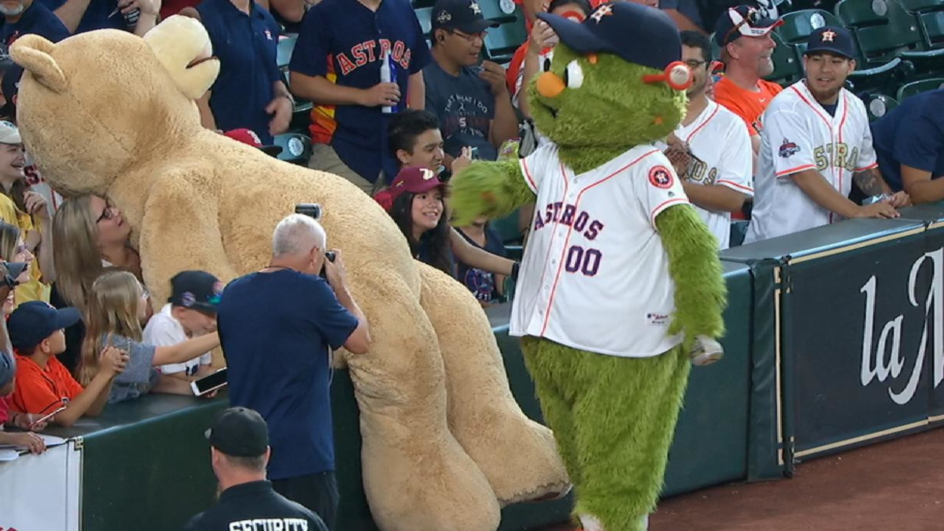Orbit gave an Astros fan a gigantic teddy bear -- then replaced it with an  even bigger, more ridiculous one
