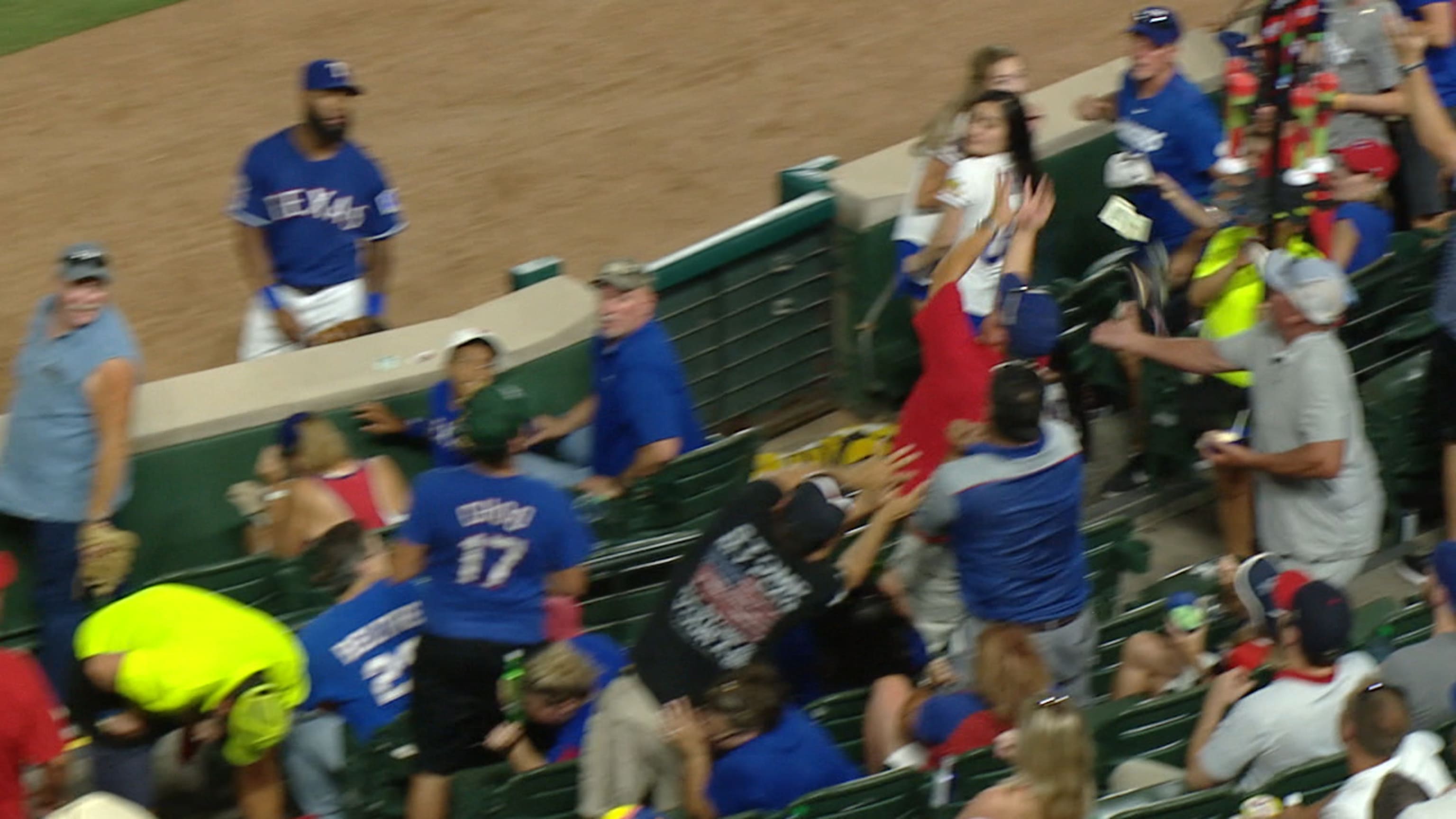 Fan tries to catch foul with wallet, cash flies | MLB.com